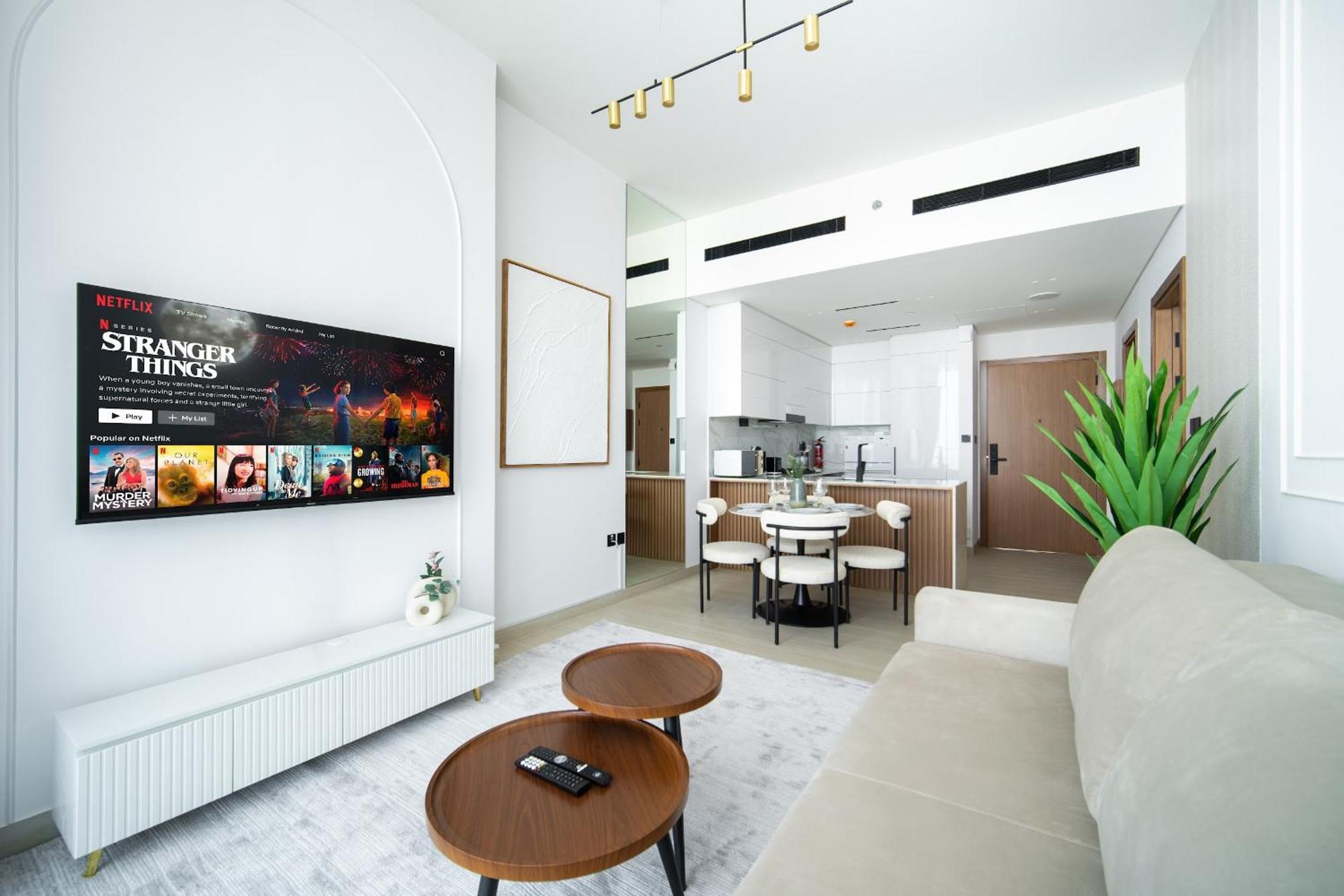 Skyline Views & Calm Nights - 1br Jvc And Free Baby Gear *