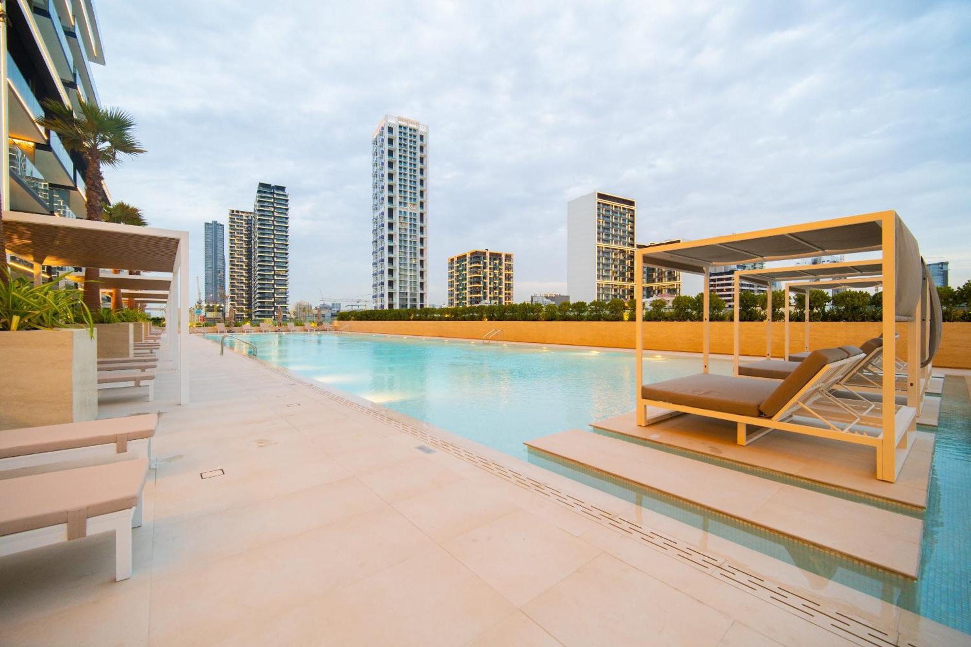 Skyline Views & Calm Nights - 1br Jvc And Free Baby Gear * Dubai