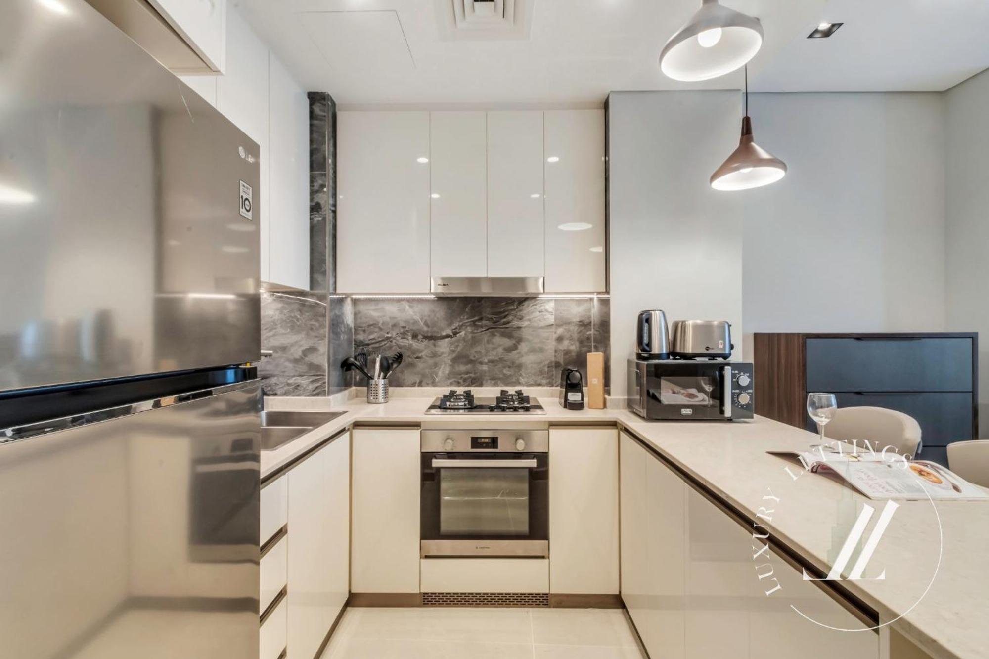 3bdr Business Bay Bliss High Floor Private Balcony Apartament Dubai