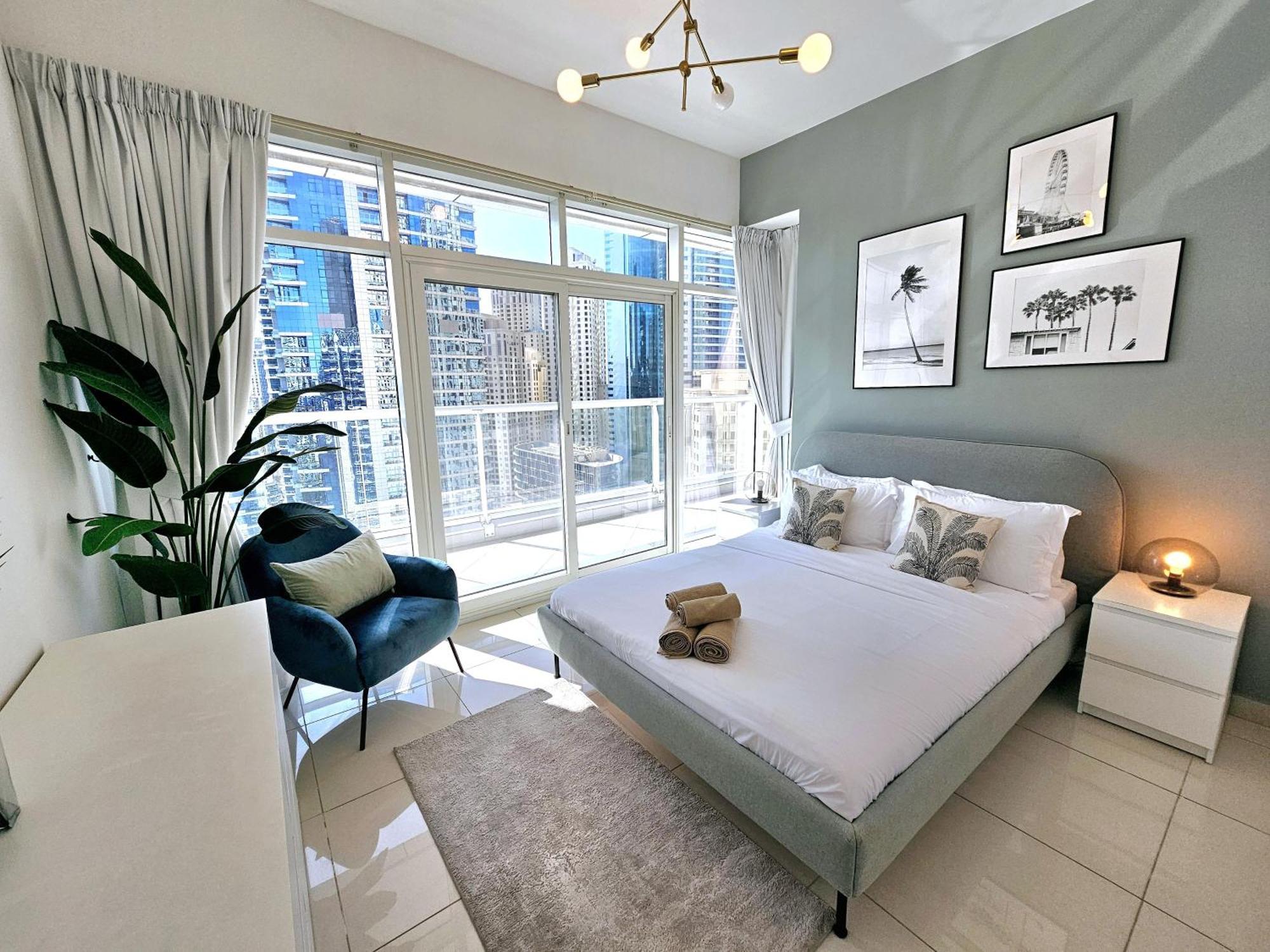 Sunrise Homes - 2 Bedroom With Panoramic Marina Views *