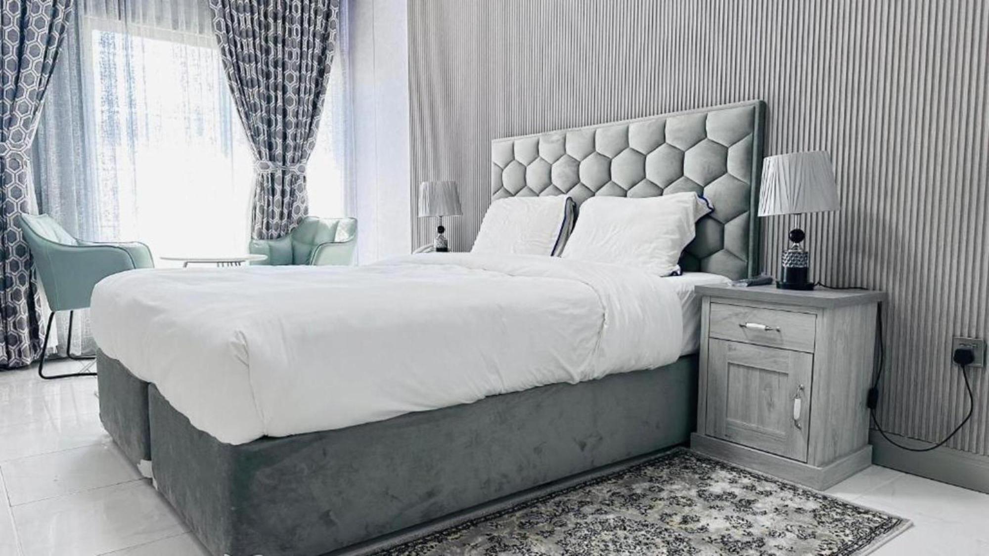 Belvilla Luxury San Marino Near Deira Clock Tower 4* Dubái