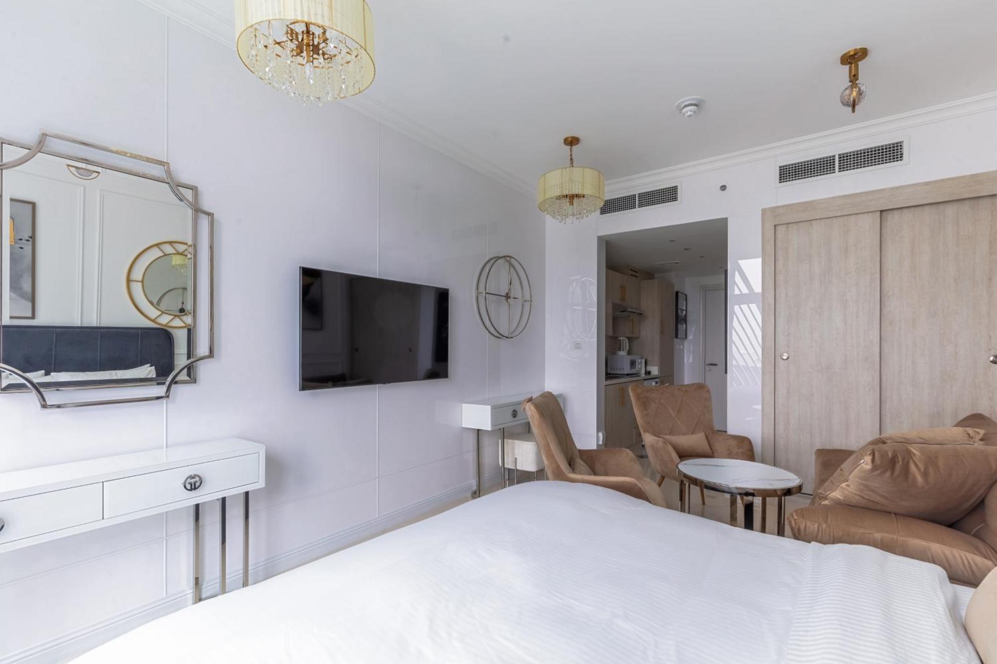 Fully-equipped Palm Jumeirah, Seven Dubai