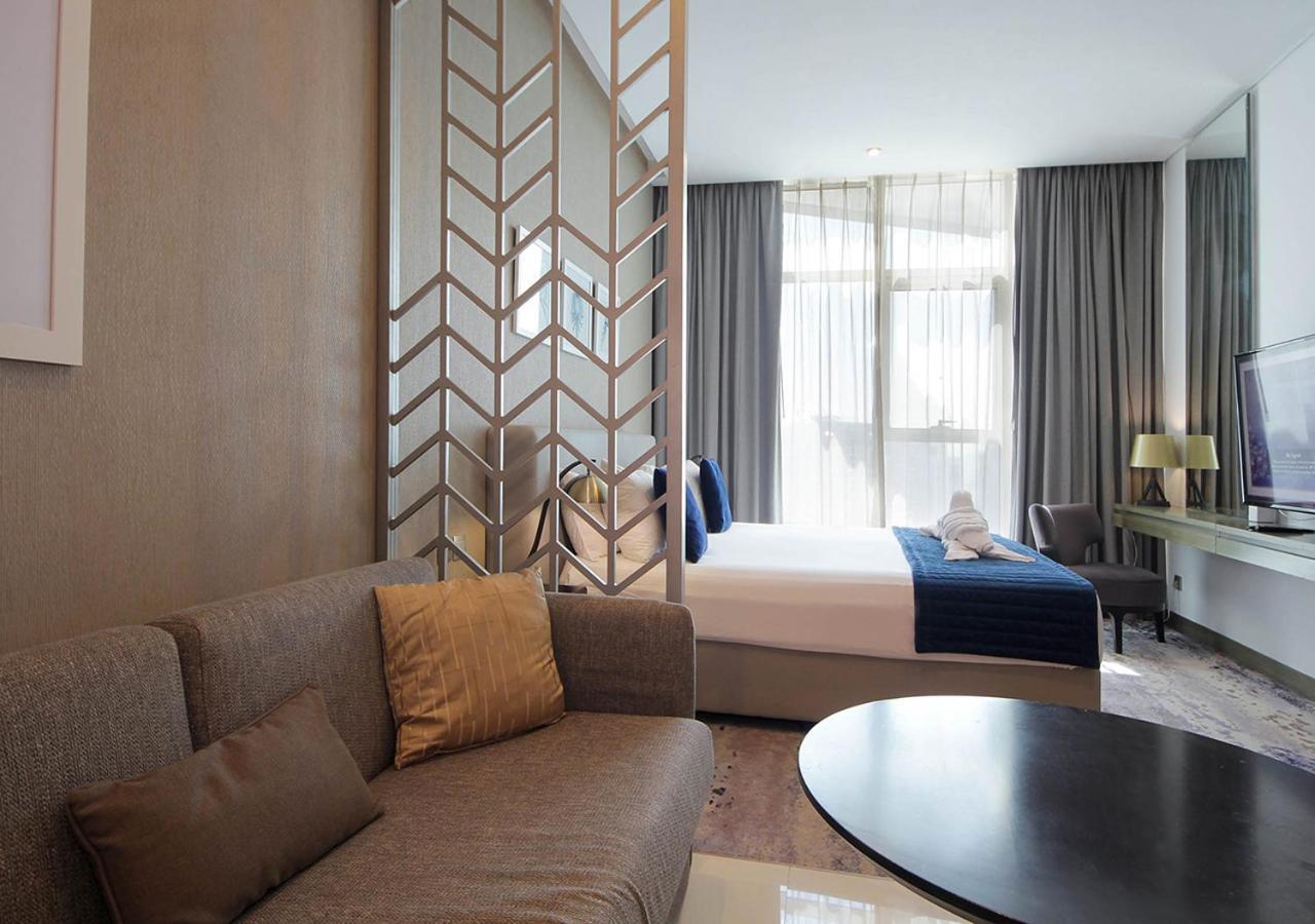 Stylish In With Pool & Gym Appartement