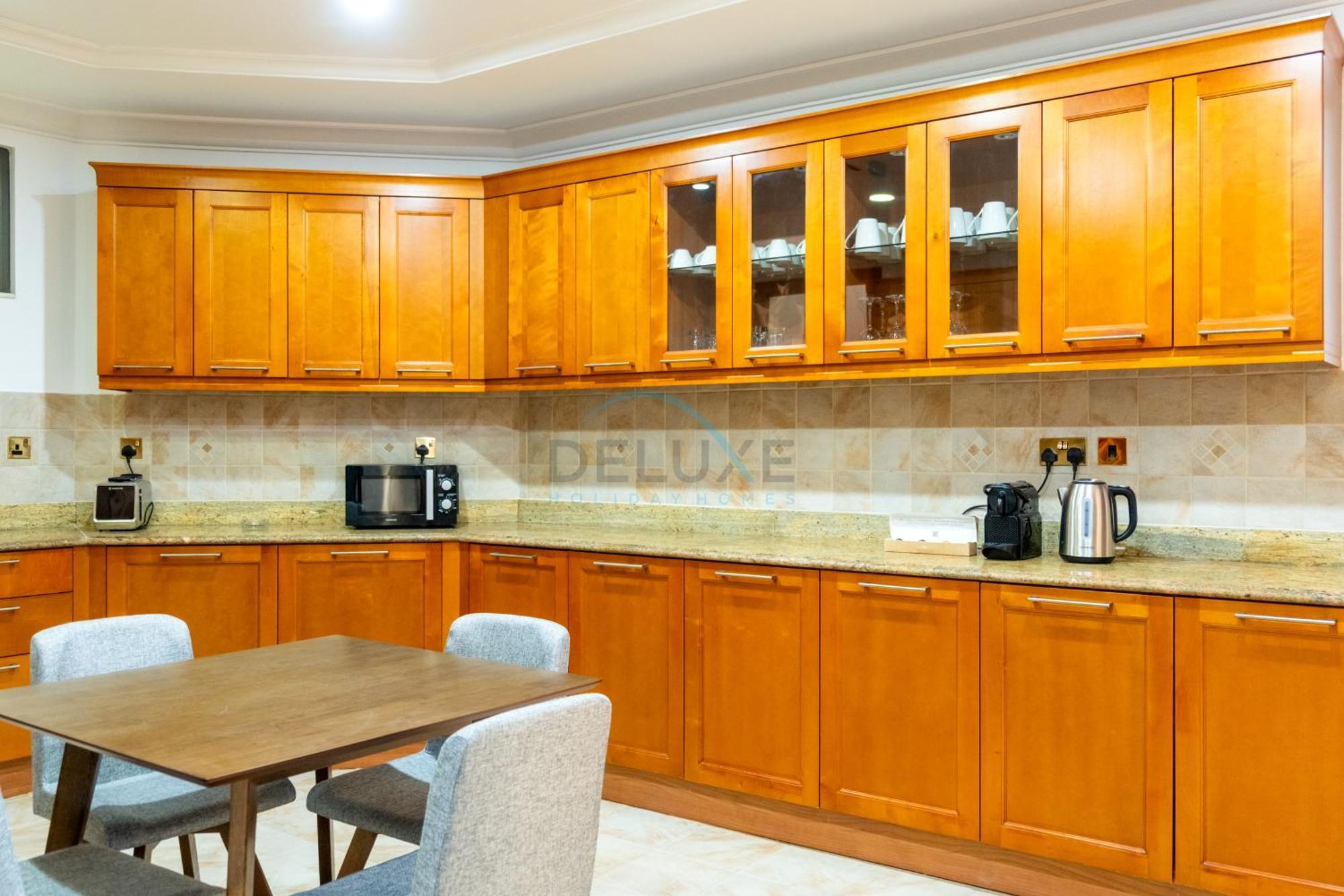 Beachfront 6br And Assistant's With Private Pool, Palm Villa, Palm Jumeirah By Deluxe Homes Villa Dubaï
