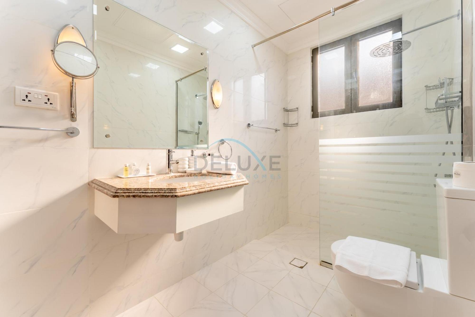 Beachfront 6br And Assistant's With Private Pool, Palm Villa, Palm Jumeirah By Deluxe Homes Villa Dubaï