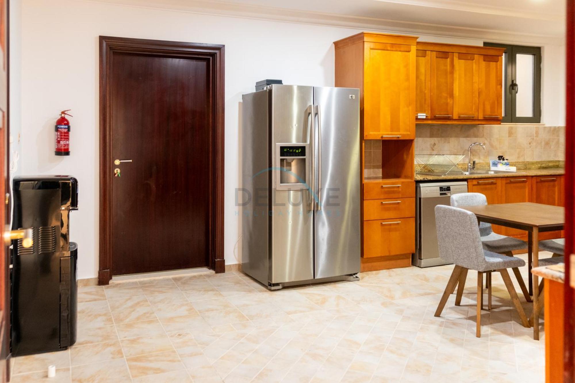 Beachfront 6br And Assistant's With Private Pool, Palm Villa, Palm Jumeirah By Deluxe Homes Dubaï