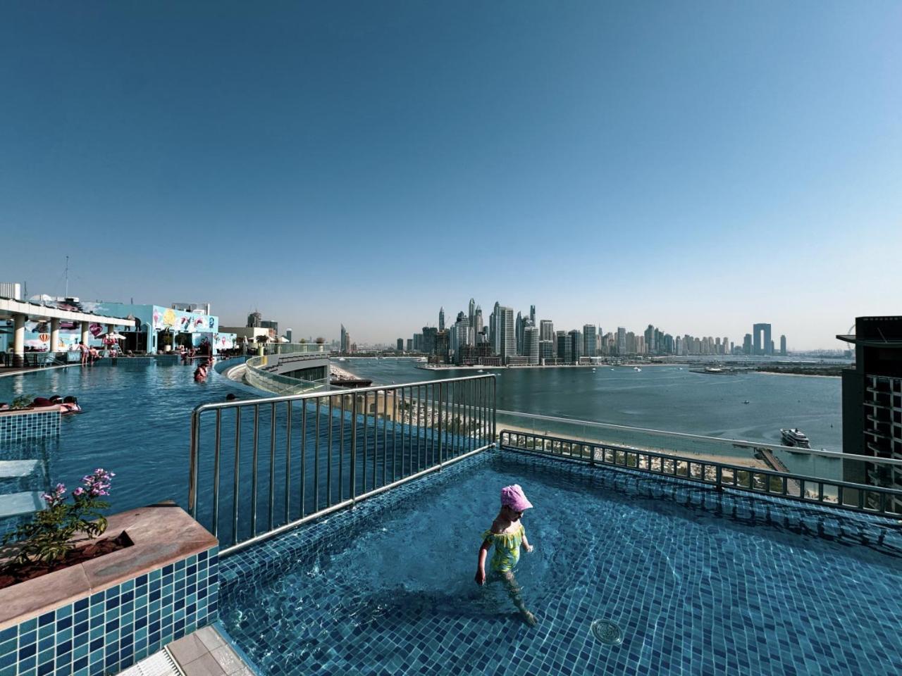 Lägenhet Seven Palm With Private Access And Infinity Pool Dubai