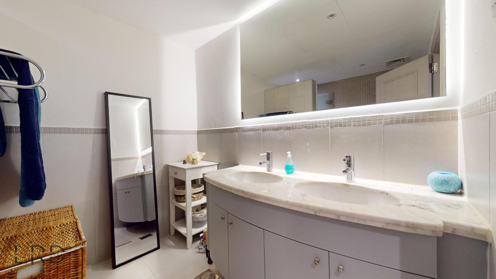 Private Garden Views Fully Furnished Appartement