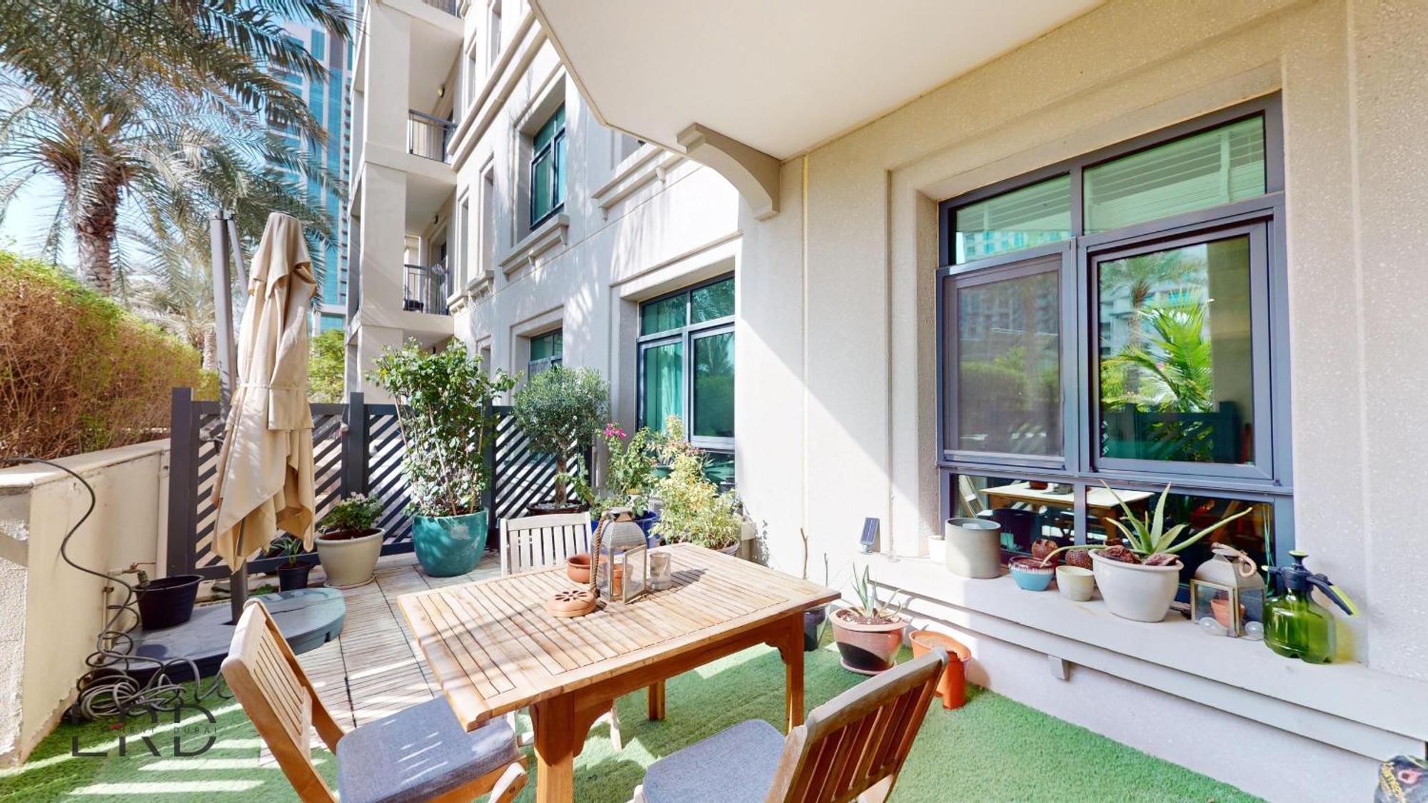 Private Garden Views Fully Furnished Dubaï