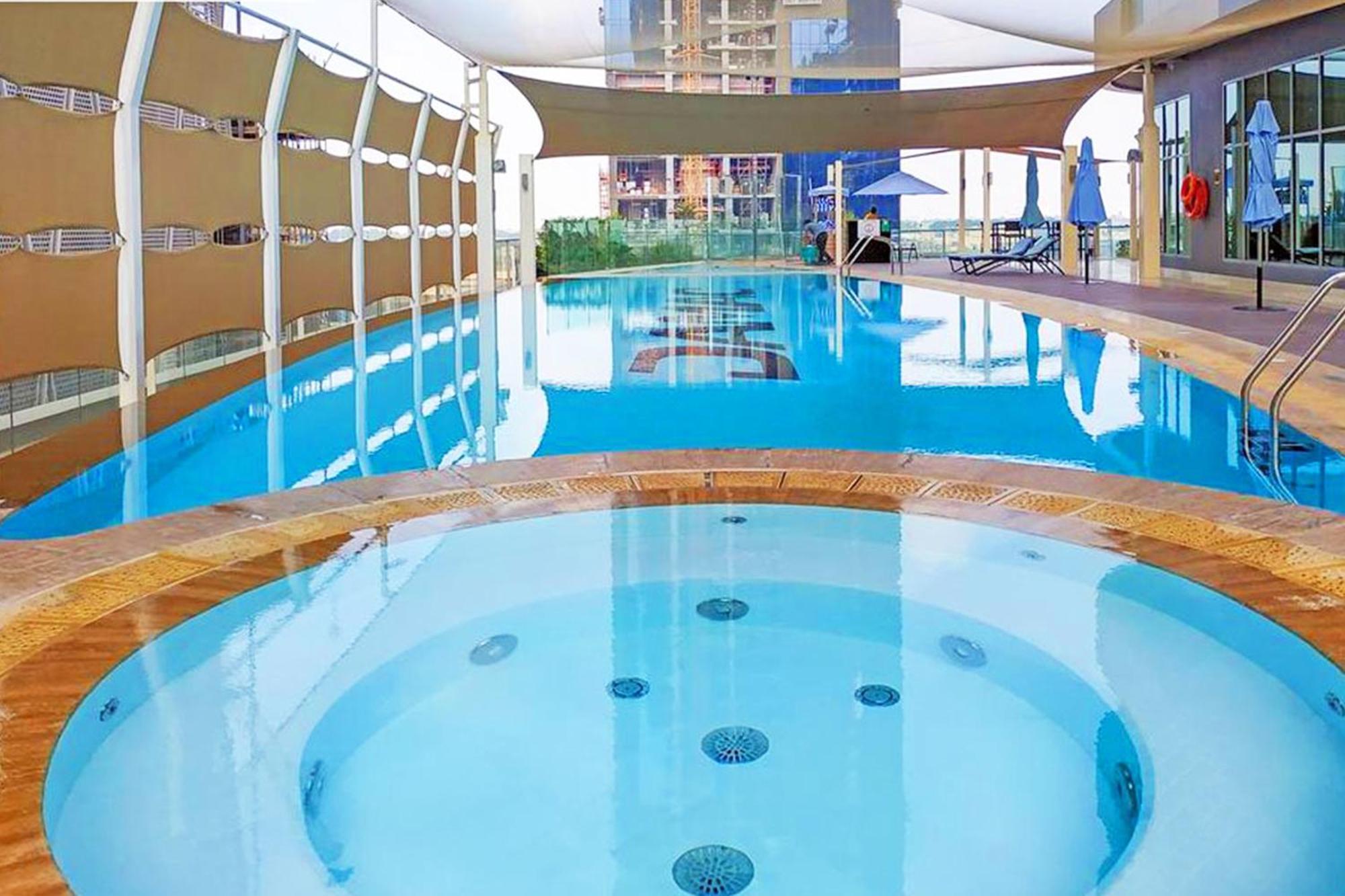 Appartement Vserve Stylish 1 Bedroom With Burj Khalifa And Canal View Dubaï