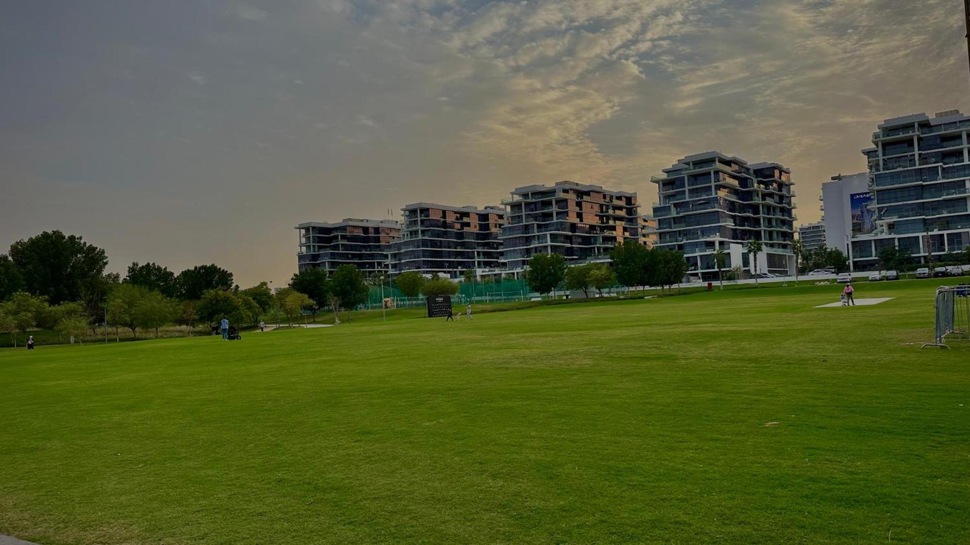 Villa Serene Escape And Stunning Views In Damac Hills 1 By Bhavan Dubaï
