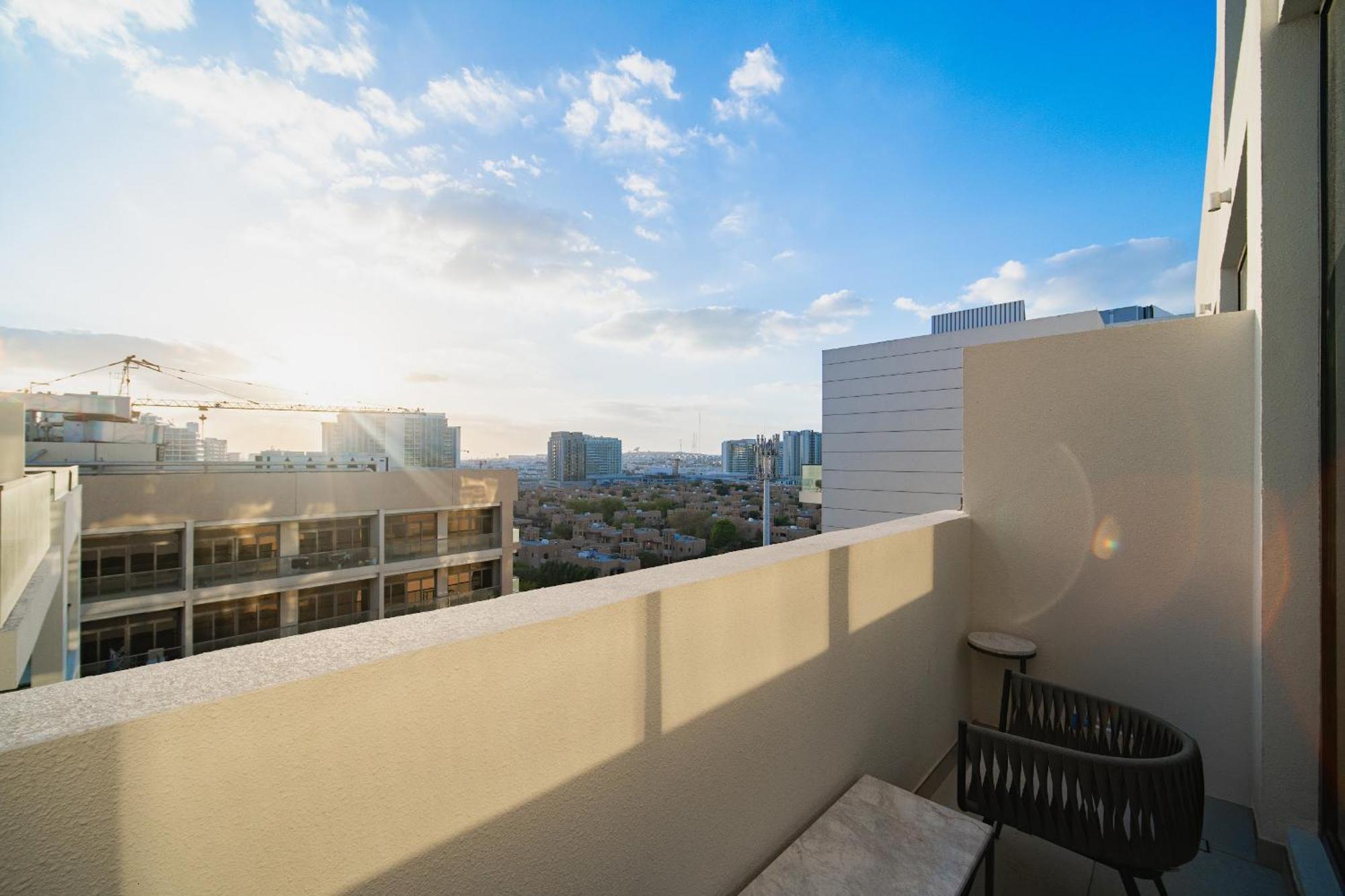 Sunny Studio, Pool, Views, Near Metro Appartement