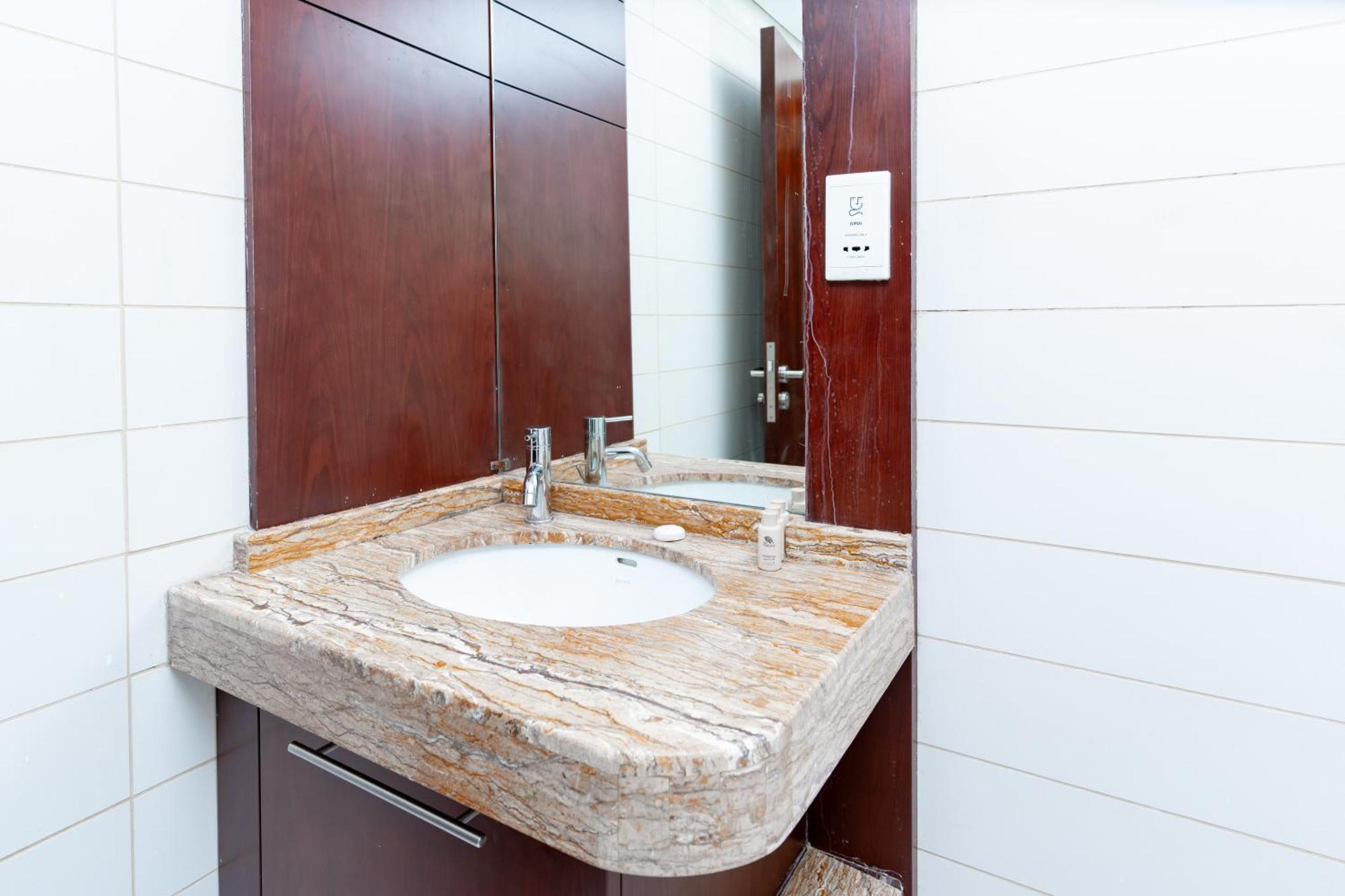 Holidays R Us Canal View Apartment Dubai