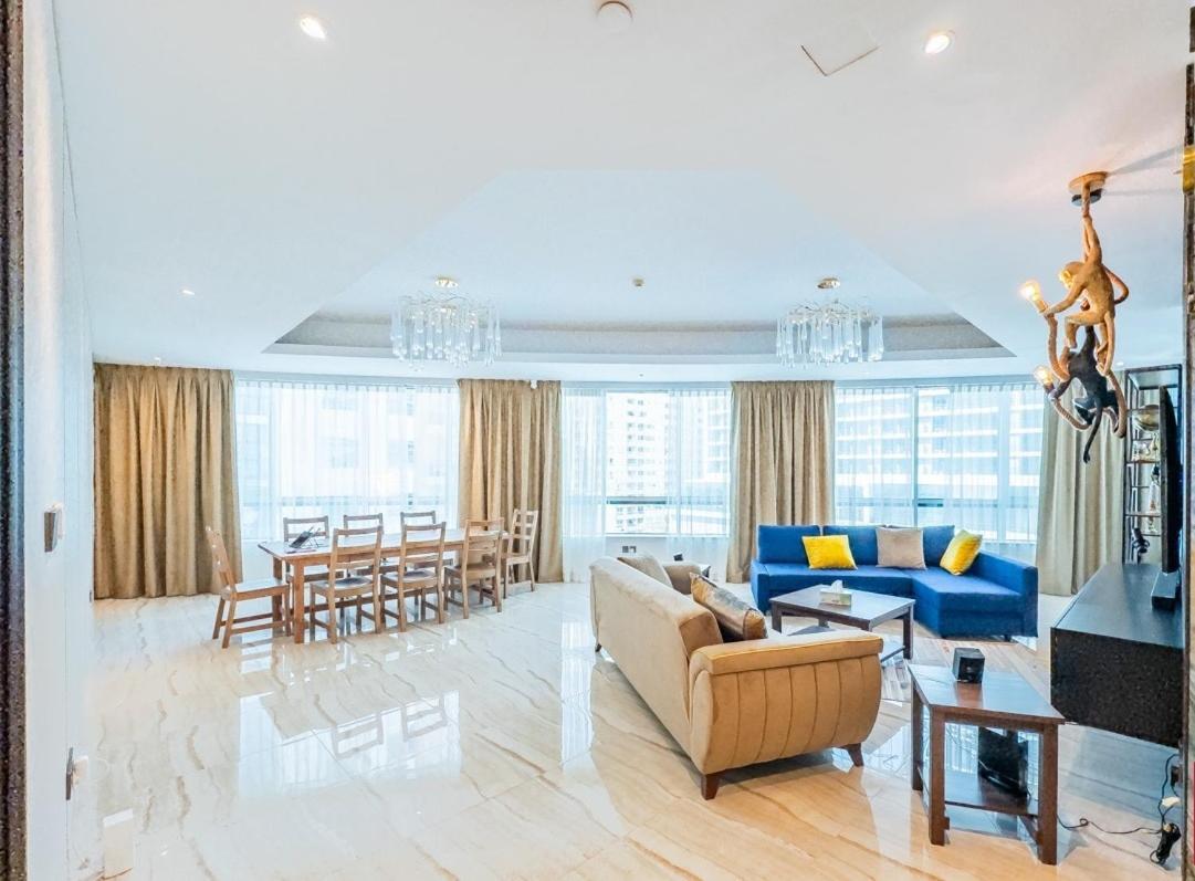 Female - Girls Joyful Journeys - Girls Only Bedspace Ferienhaus Dubai