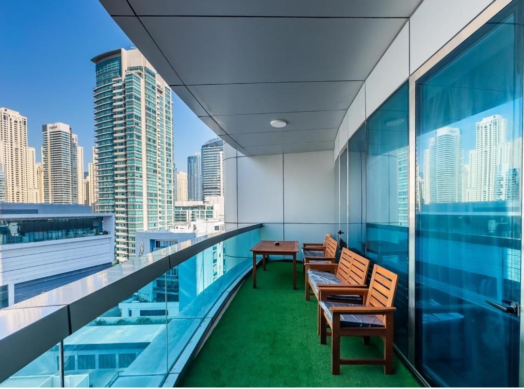 Female - Girls Joyful Journeys - Girls Only Bedspace Ferienhaus Dubai