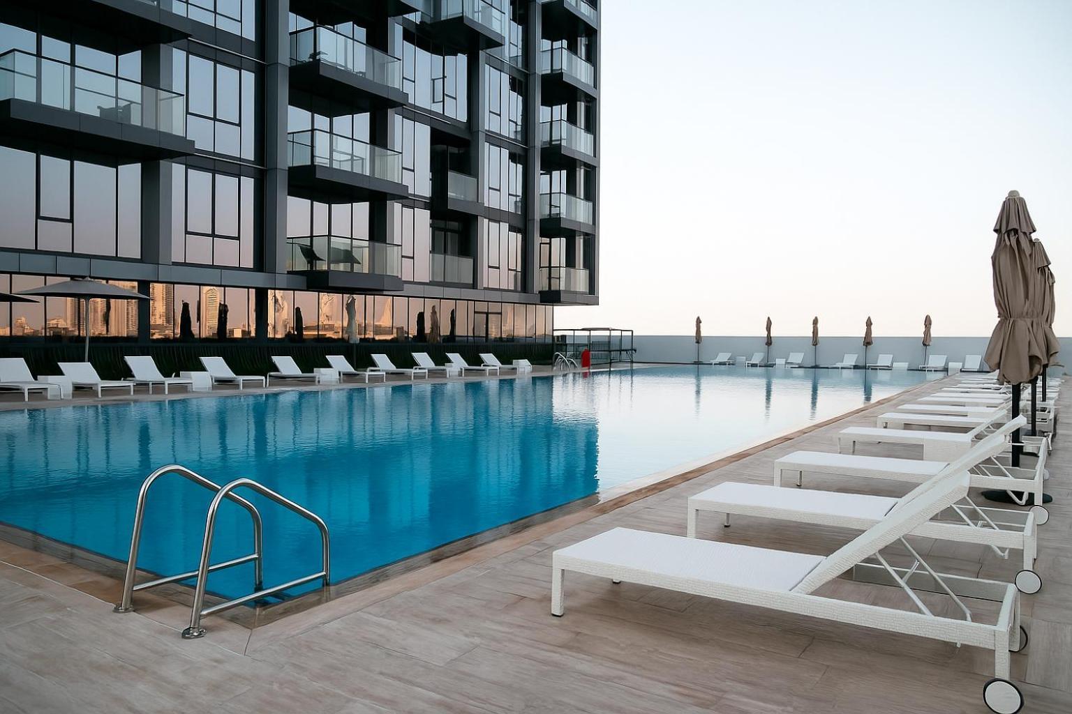 Luxurious & Modern In Jvc Apartemen *