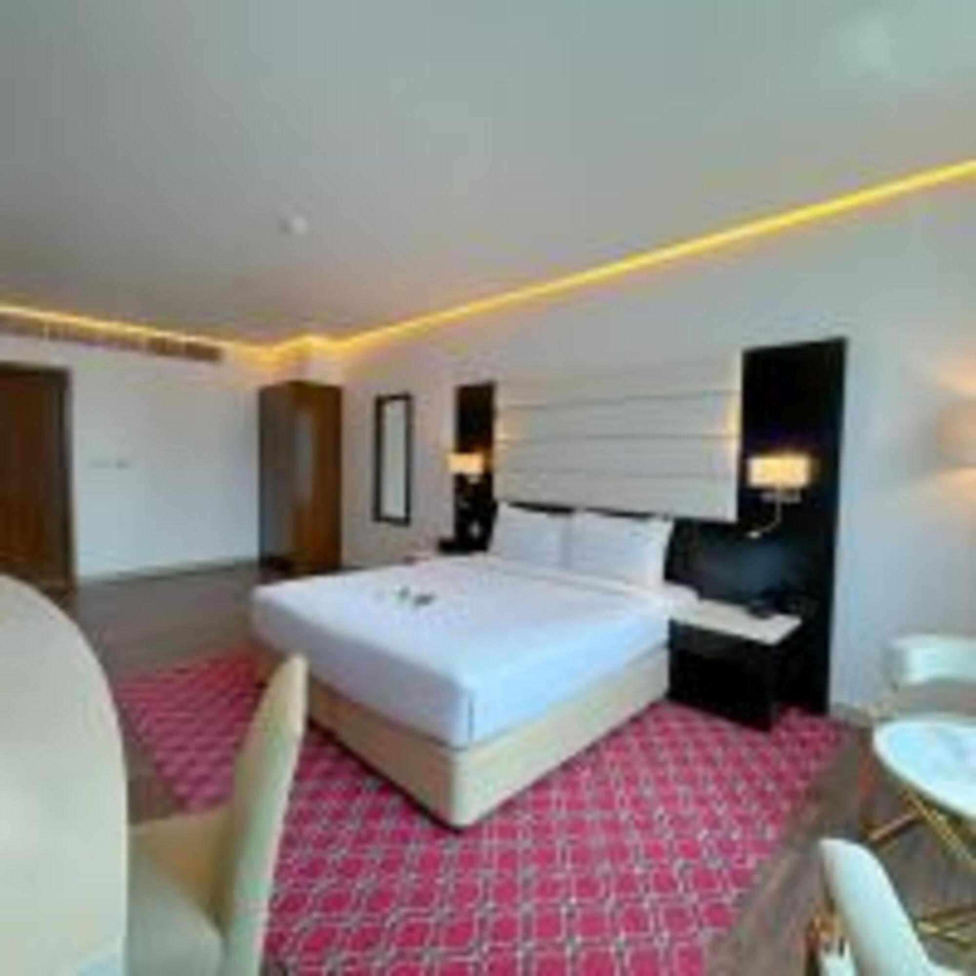 Emirates Grand Aparthotel