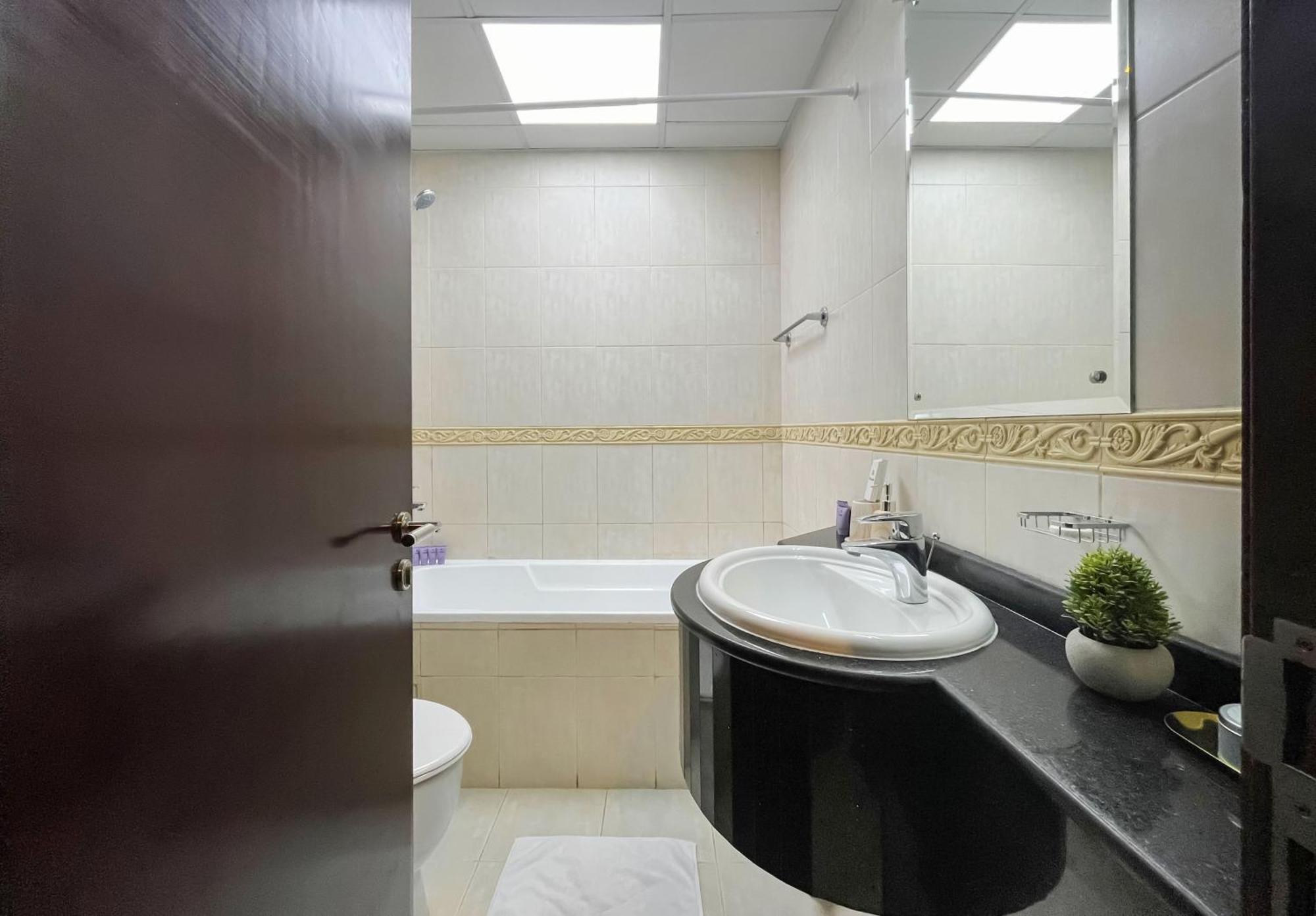 Livbnb-high Rise 1br With Balcony Near Barasti Apartamento *