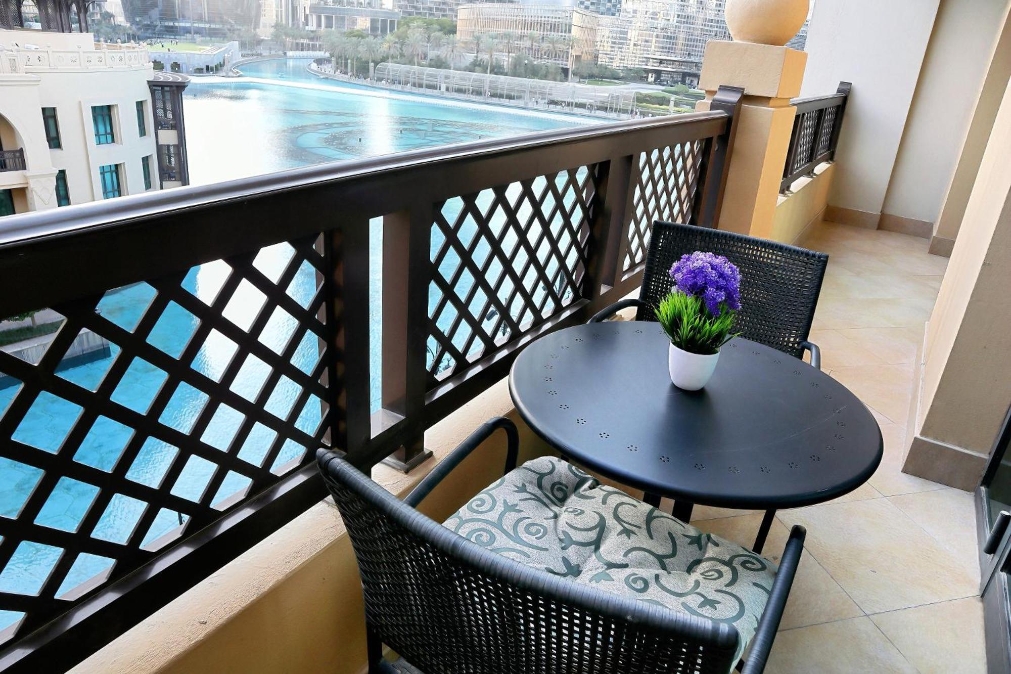 Full View Burj Khalifa And Fountains -souk Al Bahar- Dream View *