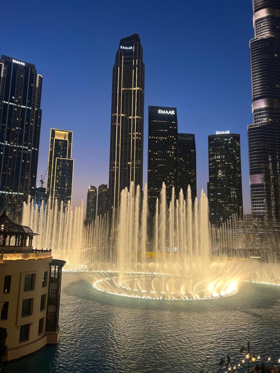 Full View Burj Khalifa And Fountains -souk Al Bahar- Dream View