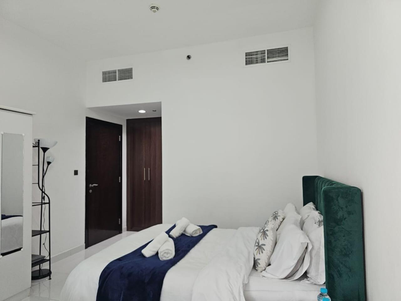 Lägenhet Silicon Oasis Staycation