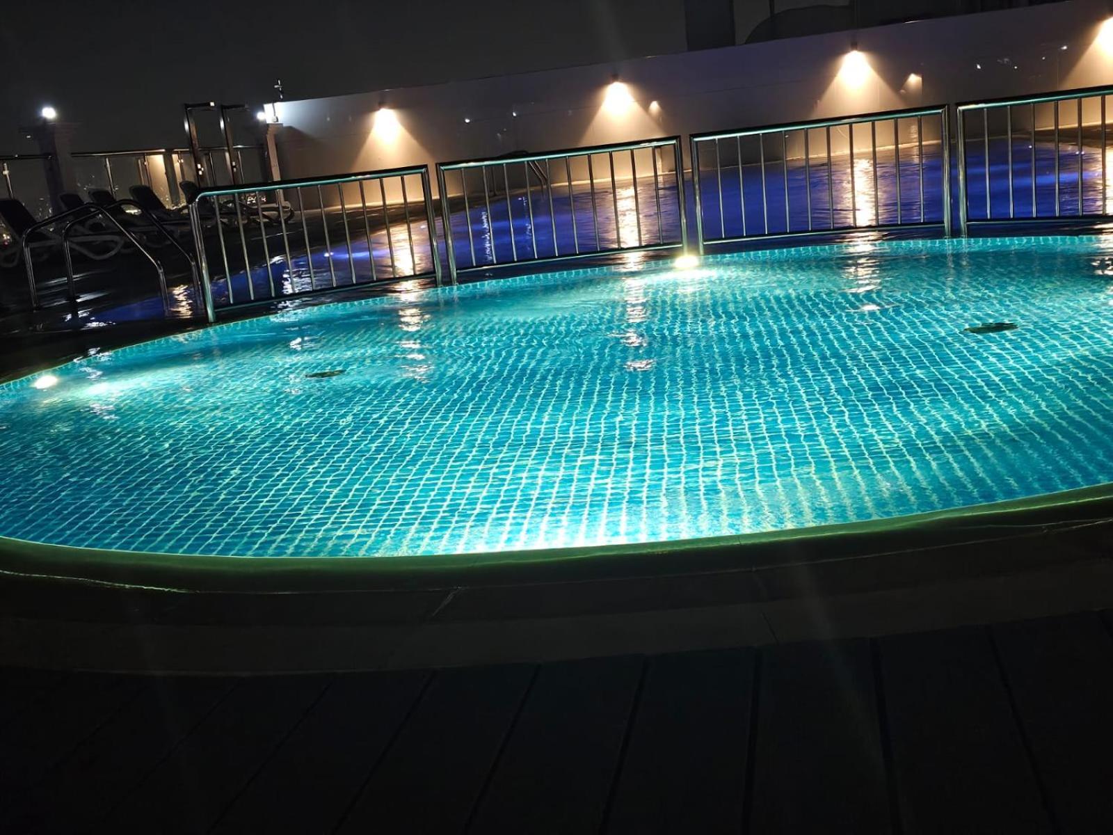 Silicon Oasis Staycation *