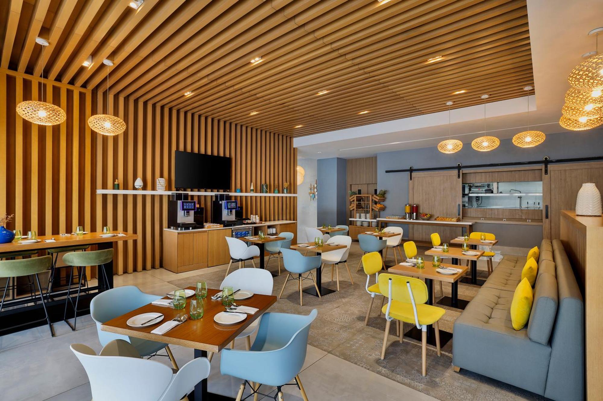 Element Al Jaddaf, Hotel