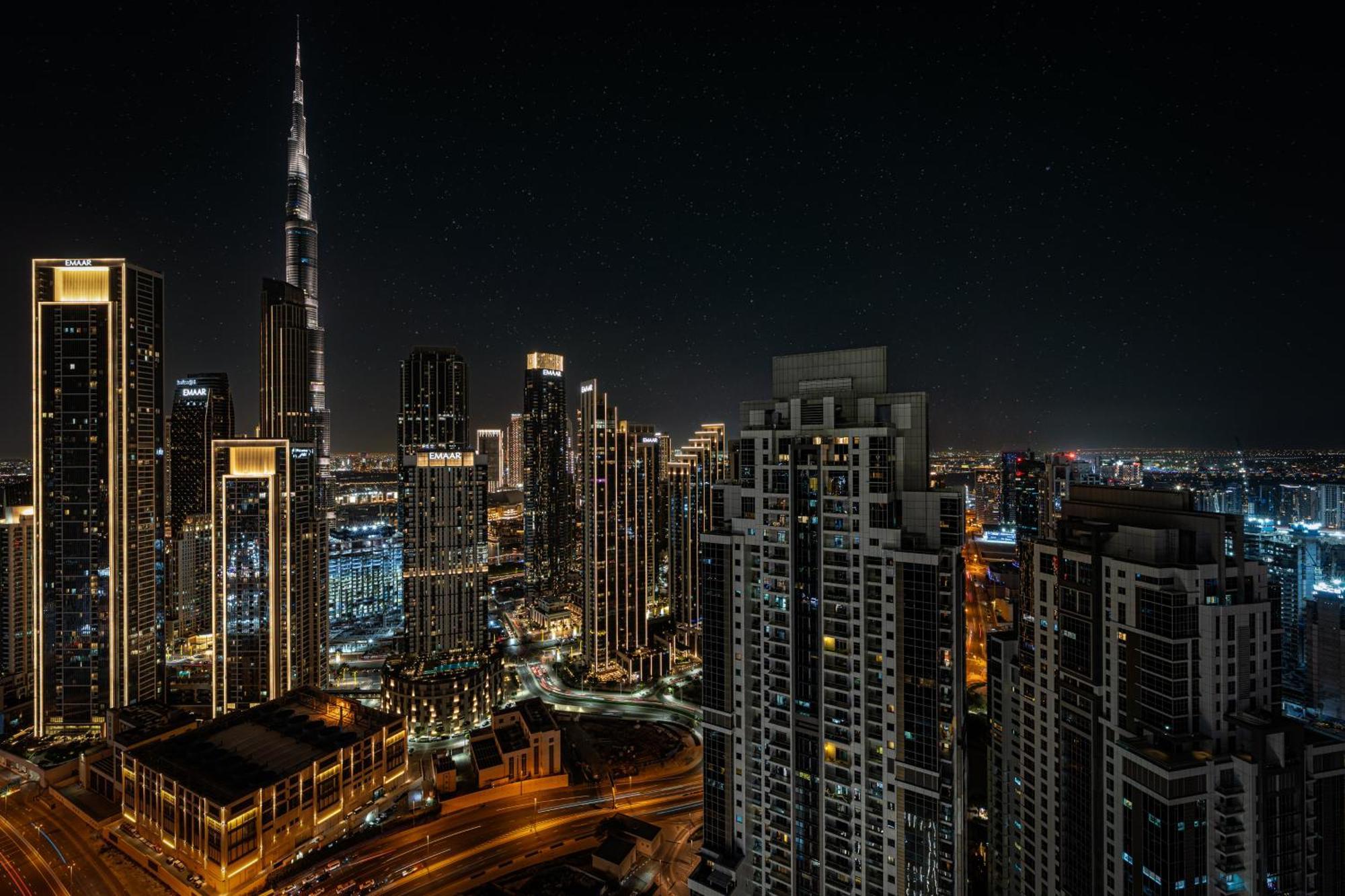 Scenic Infinity Pool With Burj Khalifa Views Apartament Dubai