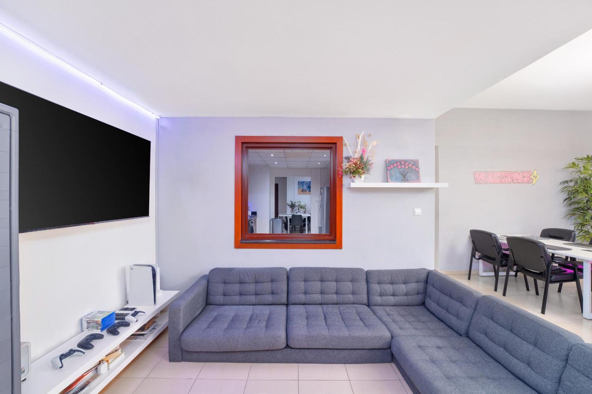 Berloga Capsule Jbr Hotel kapsul