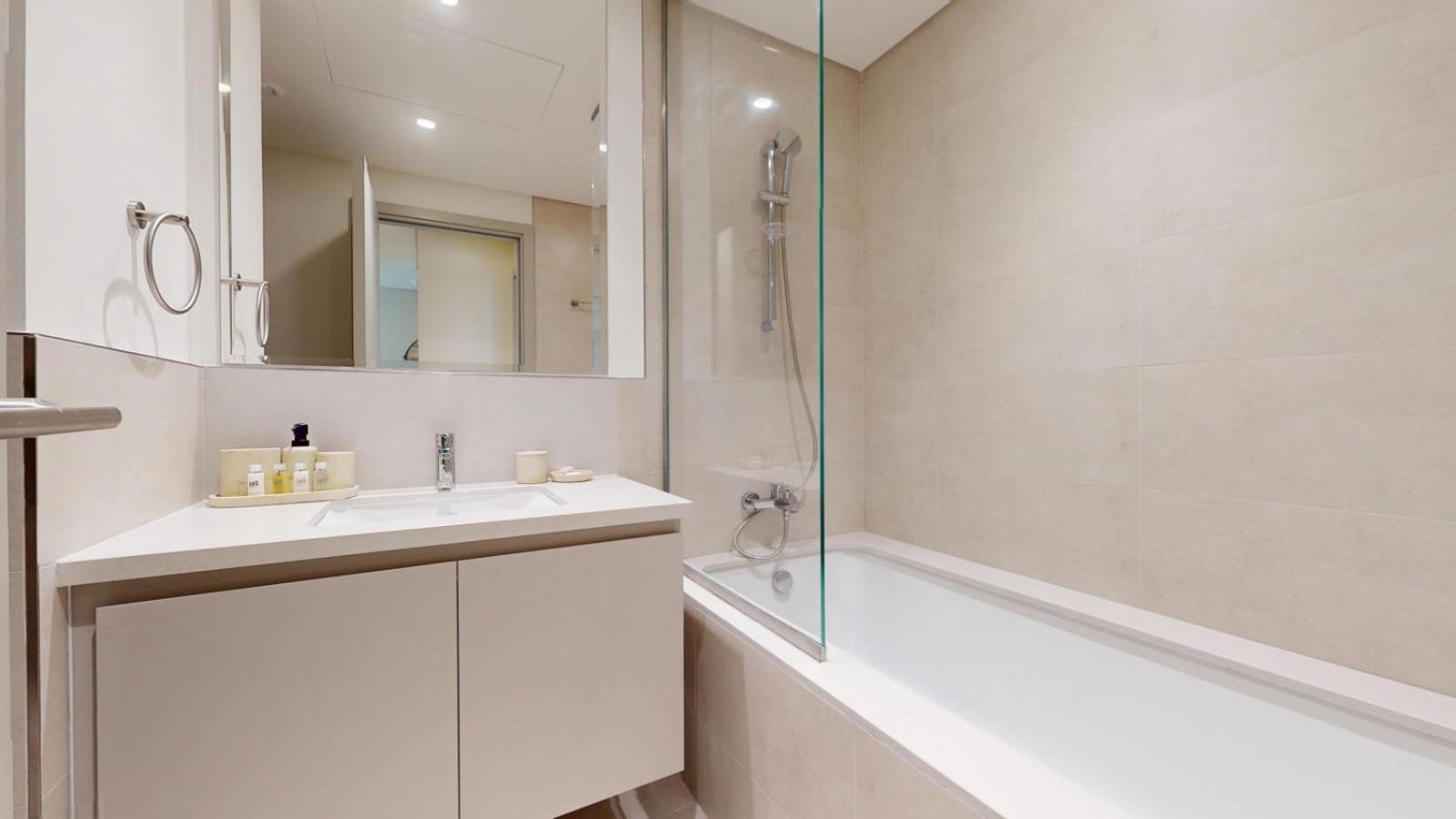 Apartamento Creek Palace - Minimalist Two Bed In Creek Harbour *