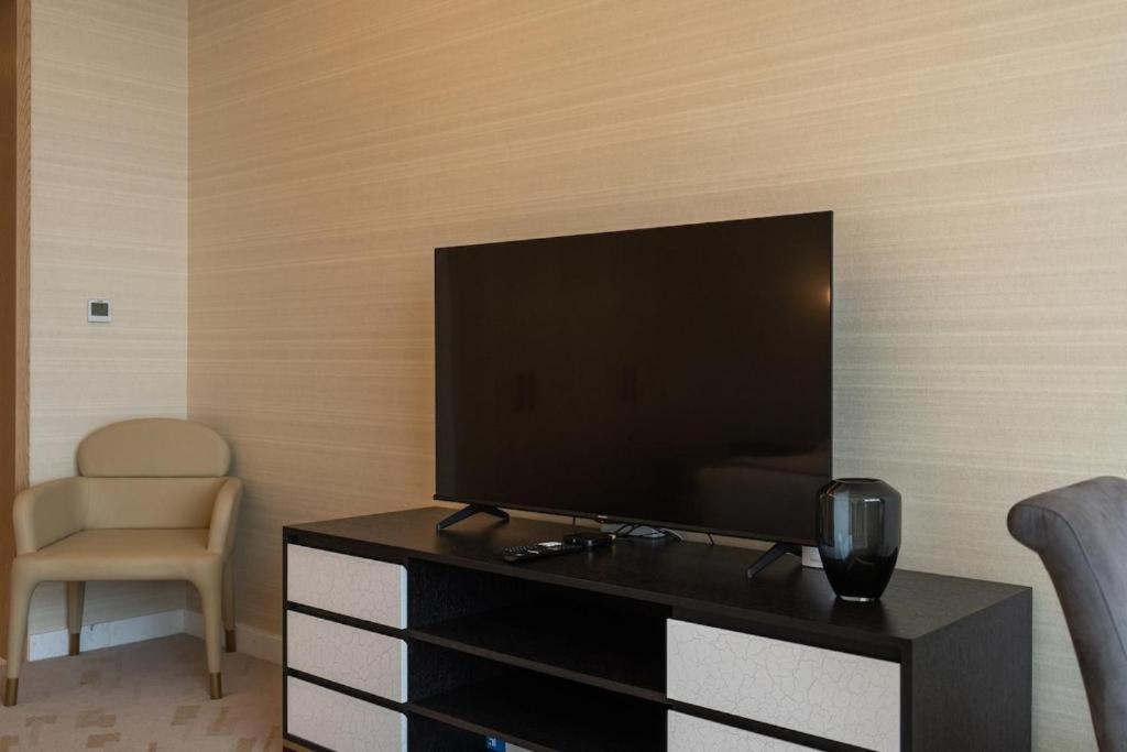 Palm Tower Where Luxury & View Meet In One Place Apartment Dubai