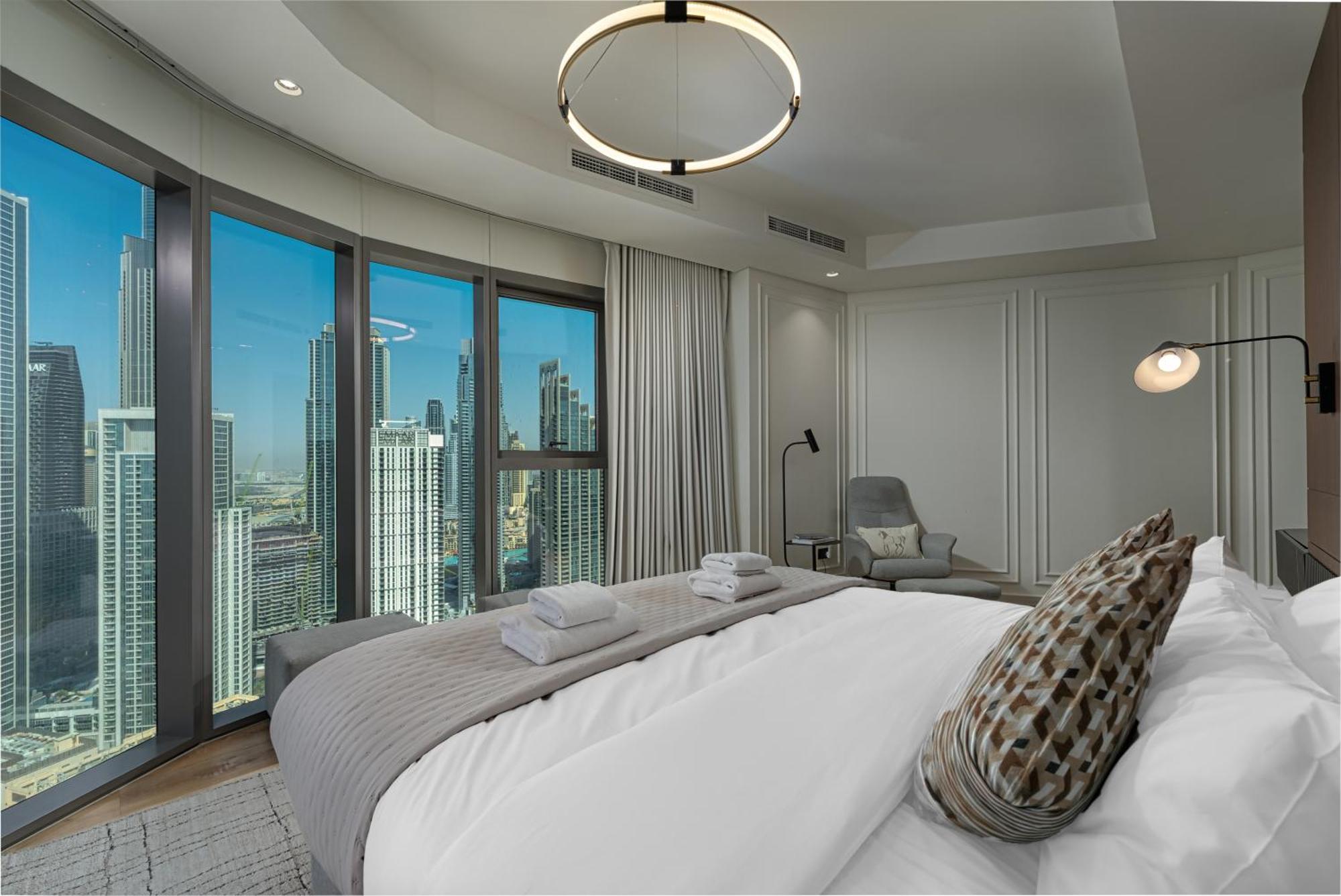 Scenic Infinity Pool With Burj Khalifa Views Apartament Dubai