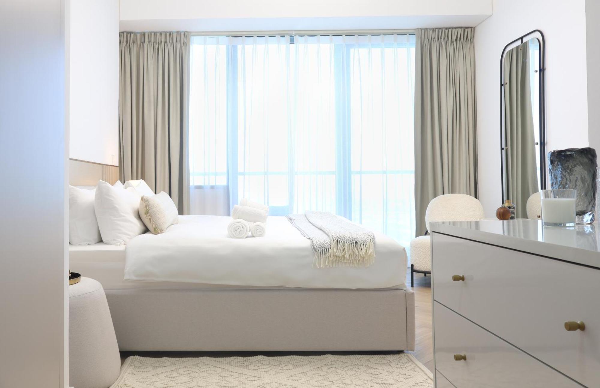 Apartemen New Renovated Stylish 1 Bedroom View 73 Floor