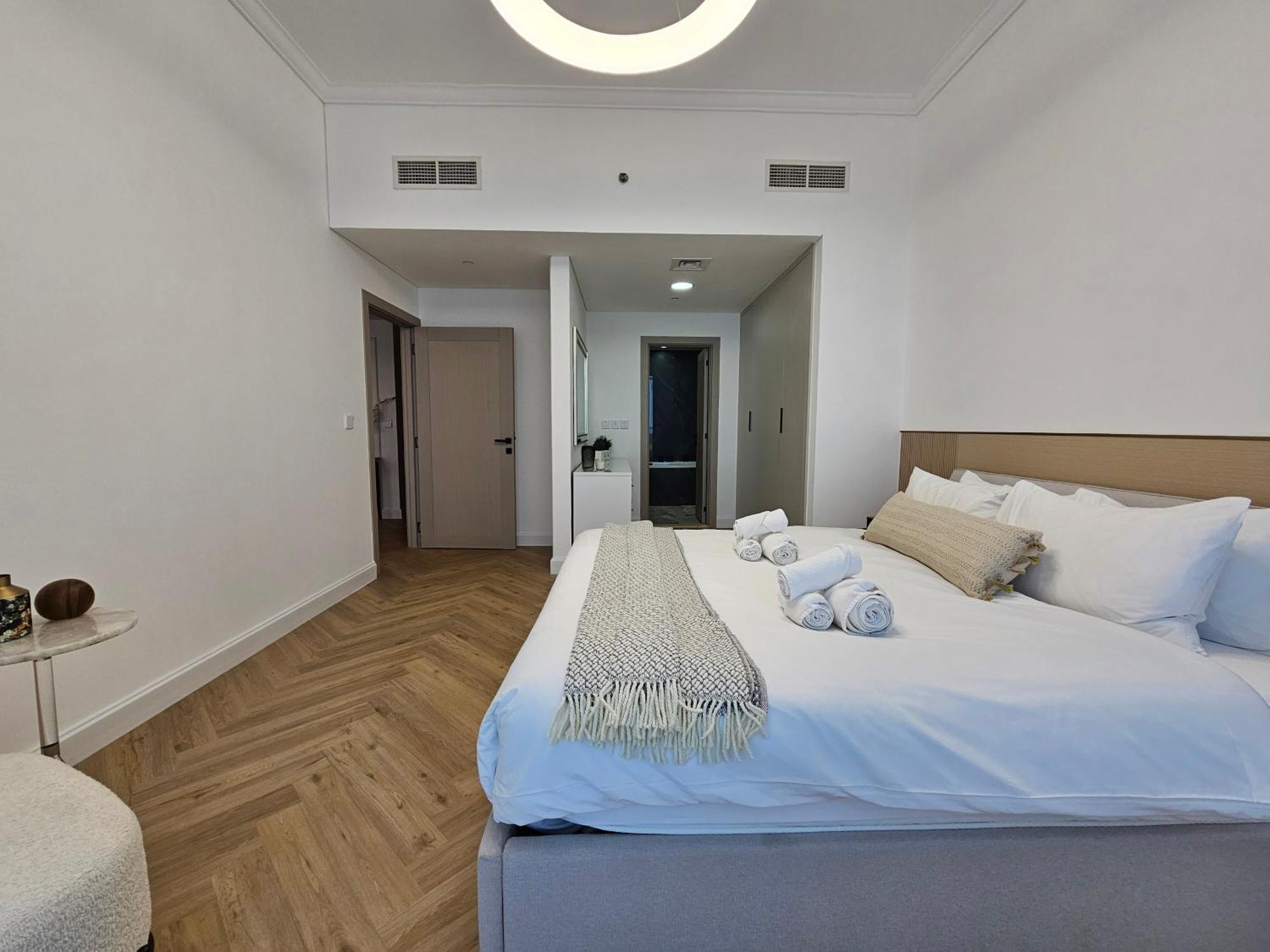 Apartemen New Renovated Stylish 1 Bedroom View 73 Floor *