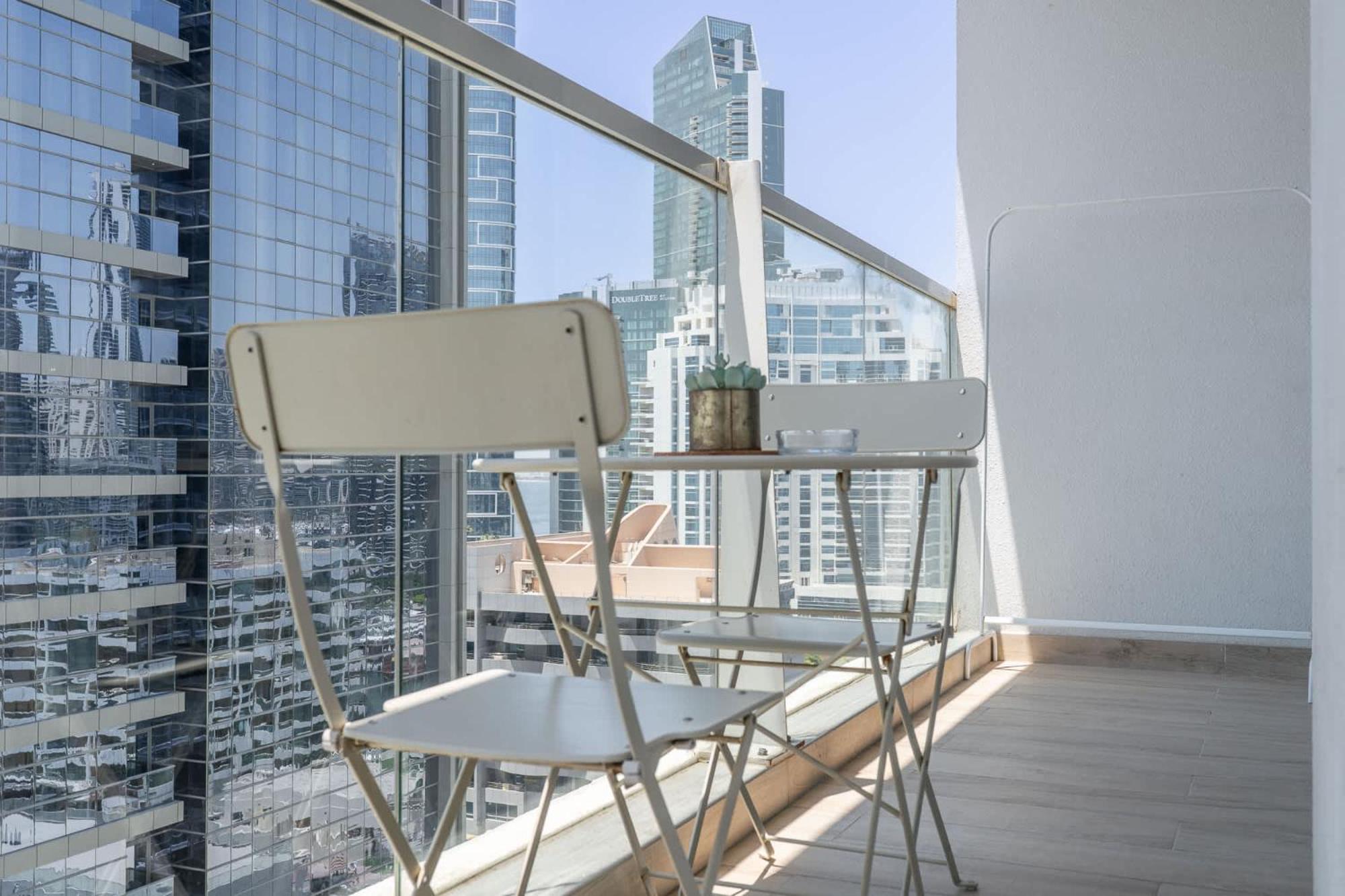 Modern 1-bed With Partial Sea & Marina View Dubai