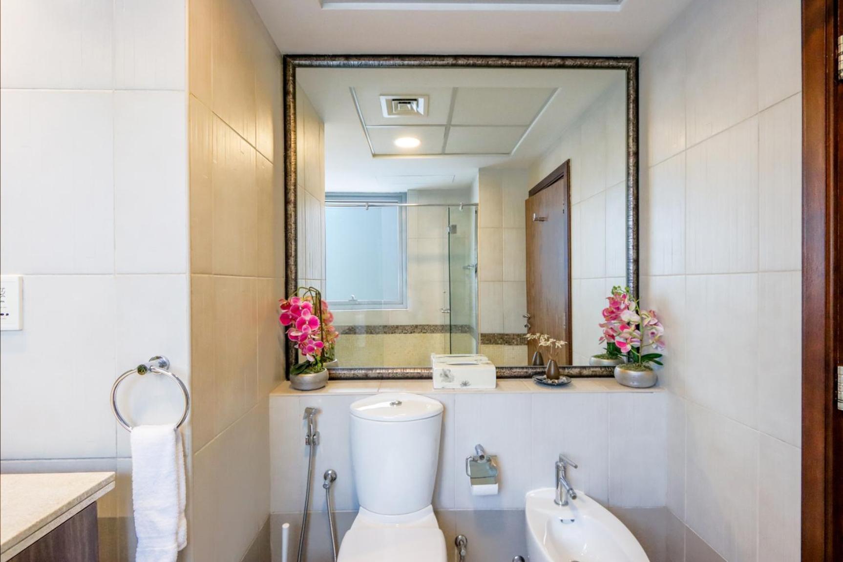 Livbnb - Burj Khalifa View 2br Spacious Dubái