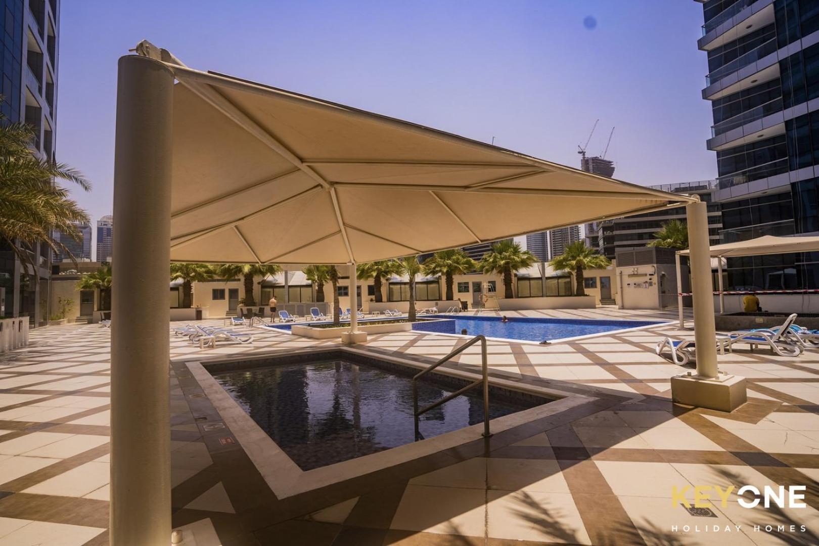 Chic Marina View Living In A Two Bedroom * Dubái