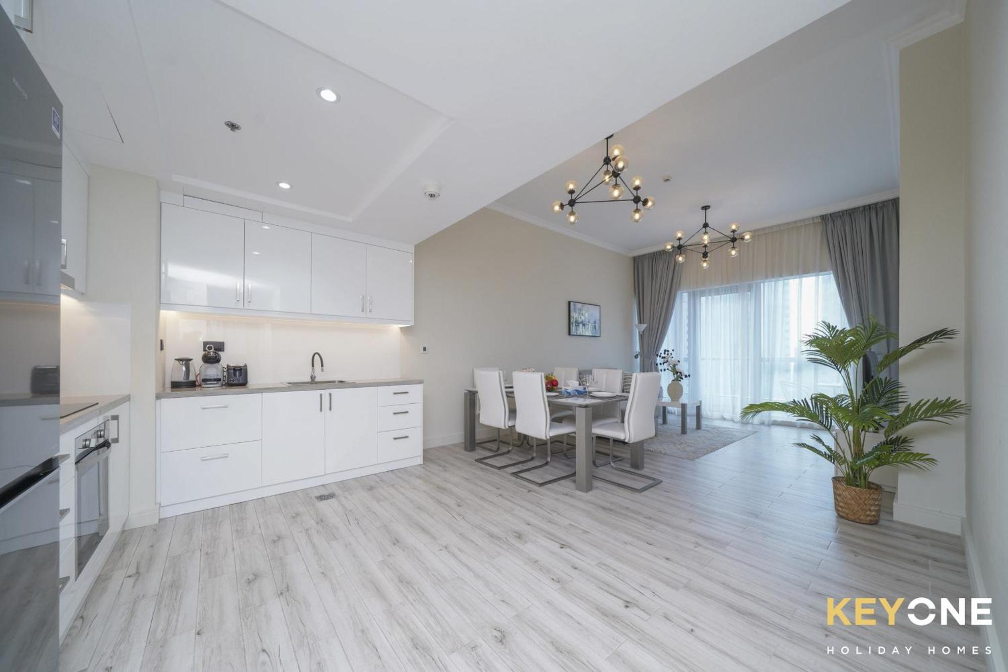 Apartamento Chic Marina View Living In A Two Bedroom