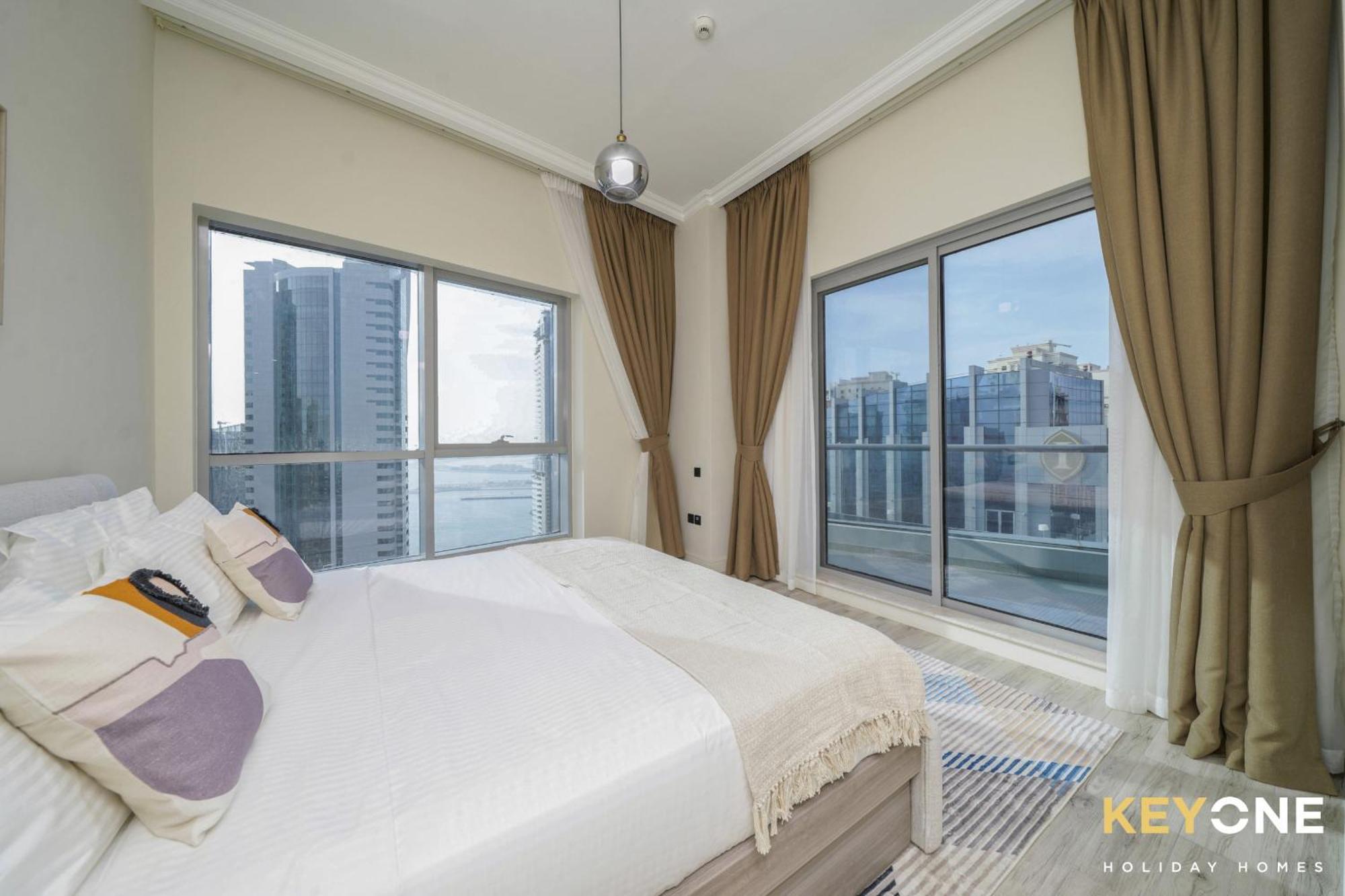 Apartamento Chic Marina View Living In A Two Bedroom Dubái