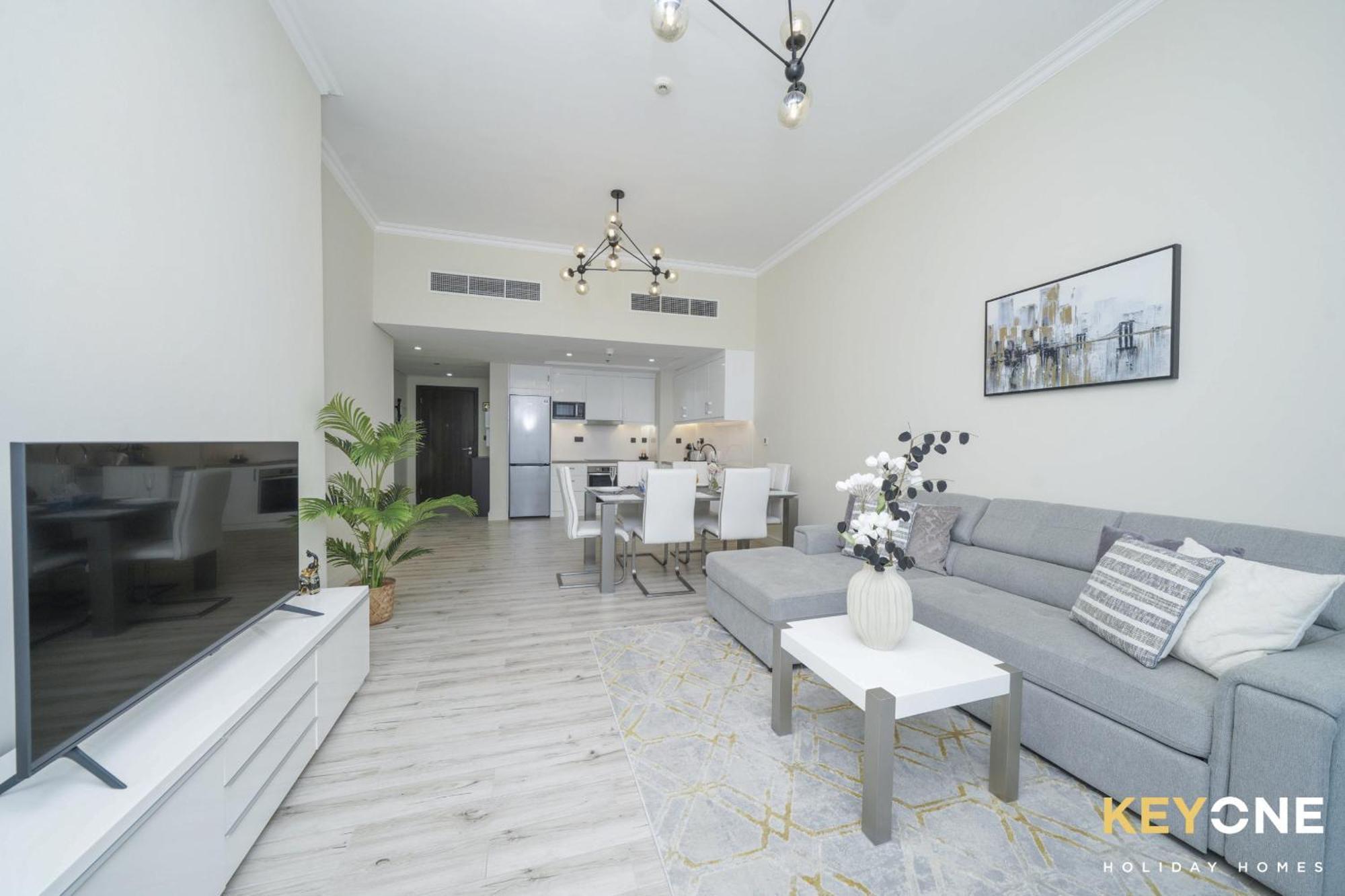Chic Marina View Living In A Two Bedroom * Dubái
