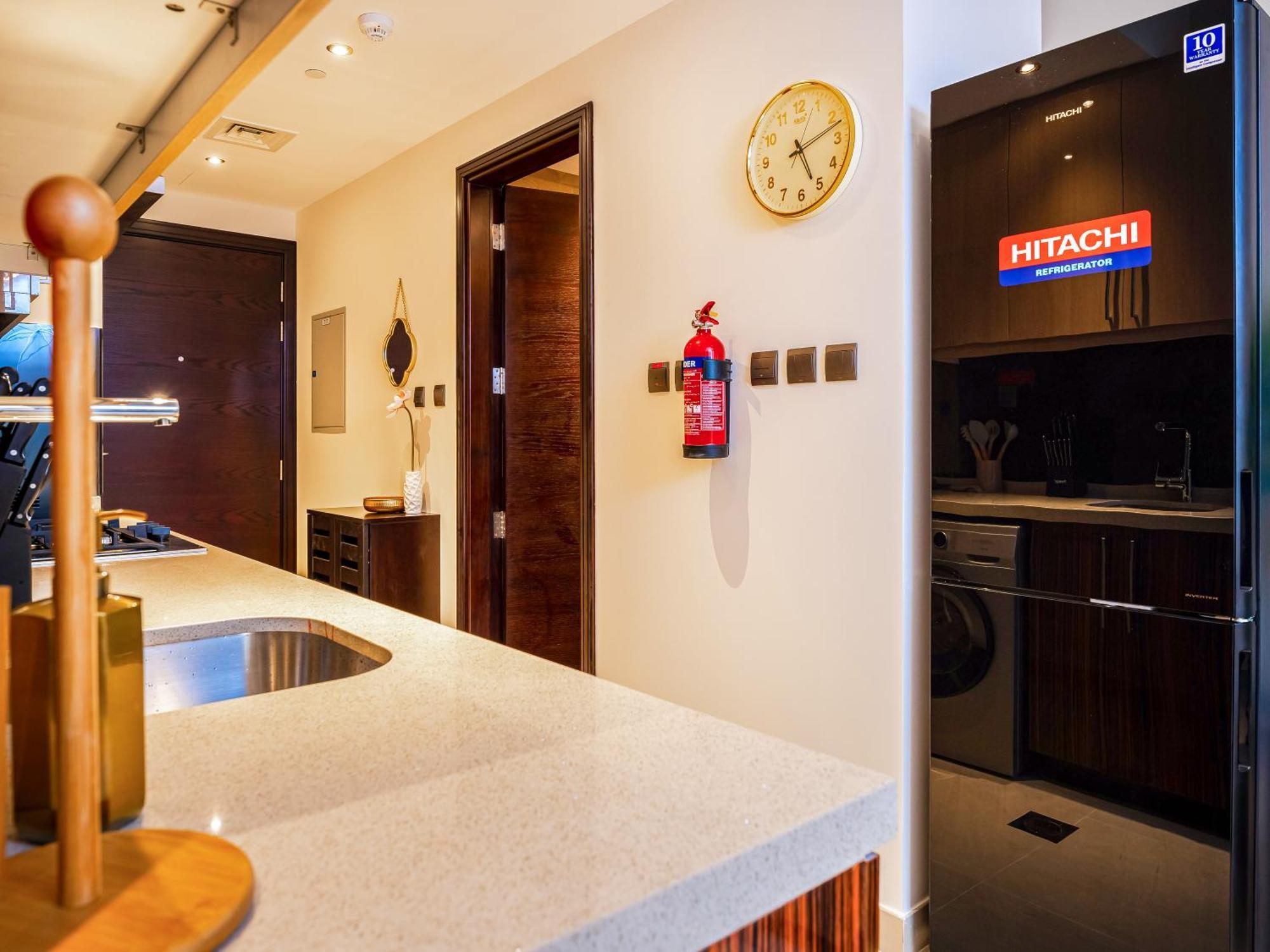 Apartemen Cozy With Burj Khalifa Views Dubai