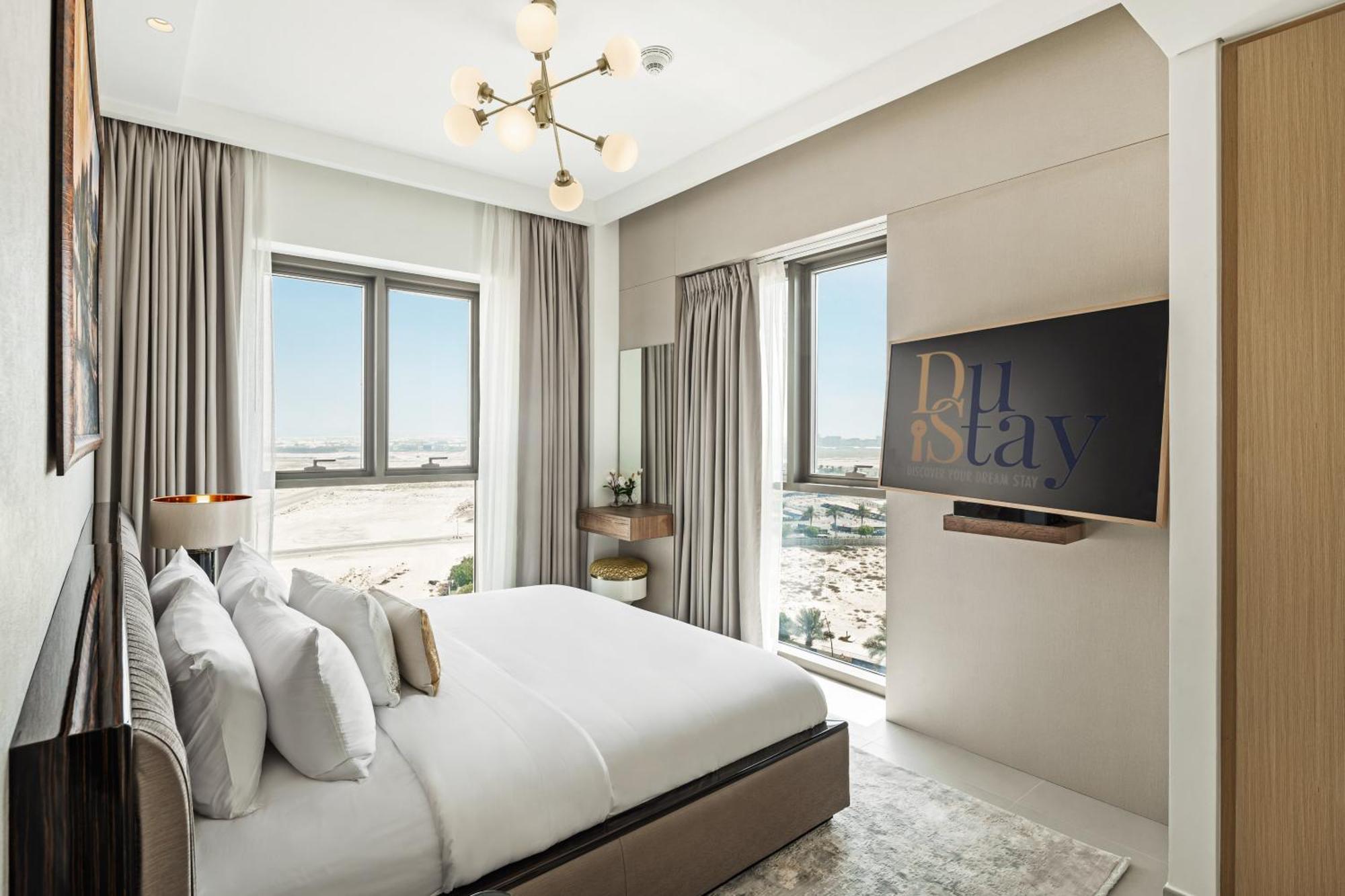 Skyline Vista 3-bedroom Haven With Lagoon Retreat * Dubai