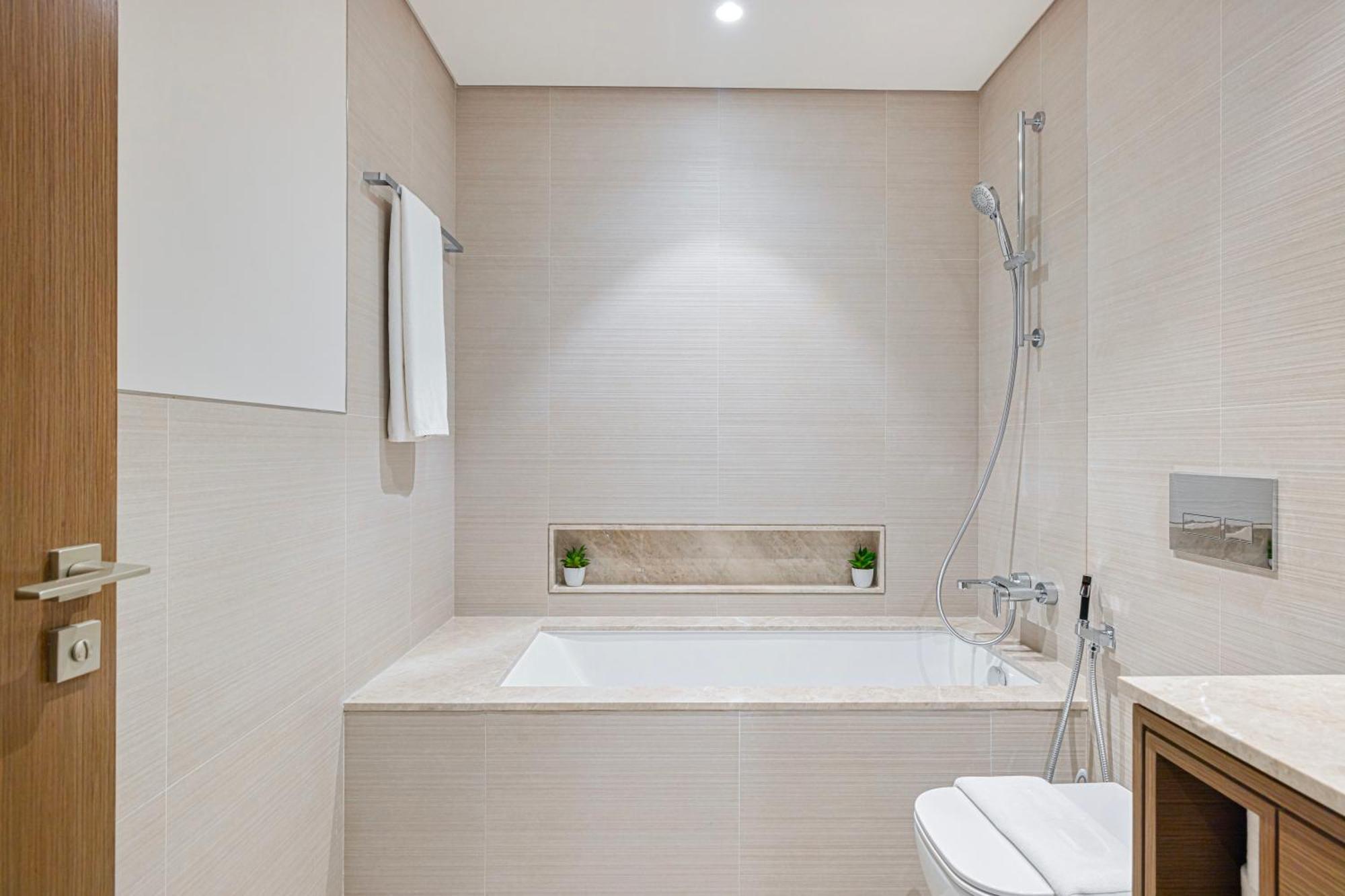 Burj View Luxury 2br In Downtown Apartemen