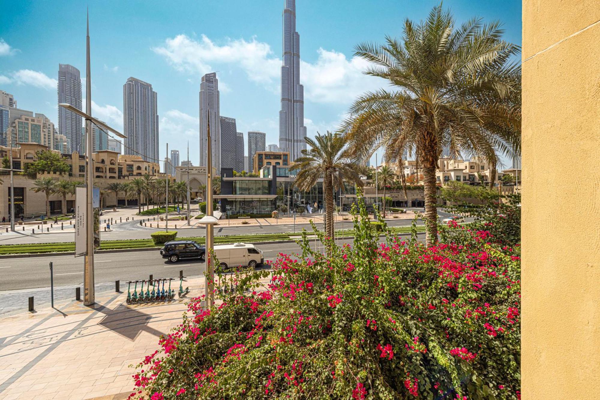 Lägenhet Luxury 2br In Downtown Burj Khalifa View Walk To Mall By Aya Boutique Dubai