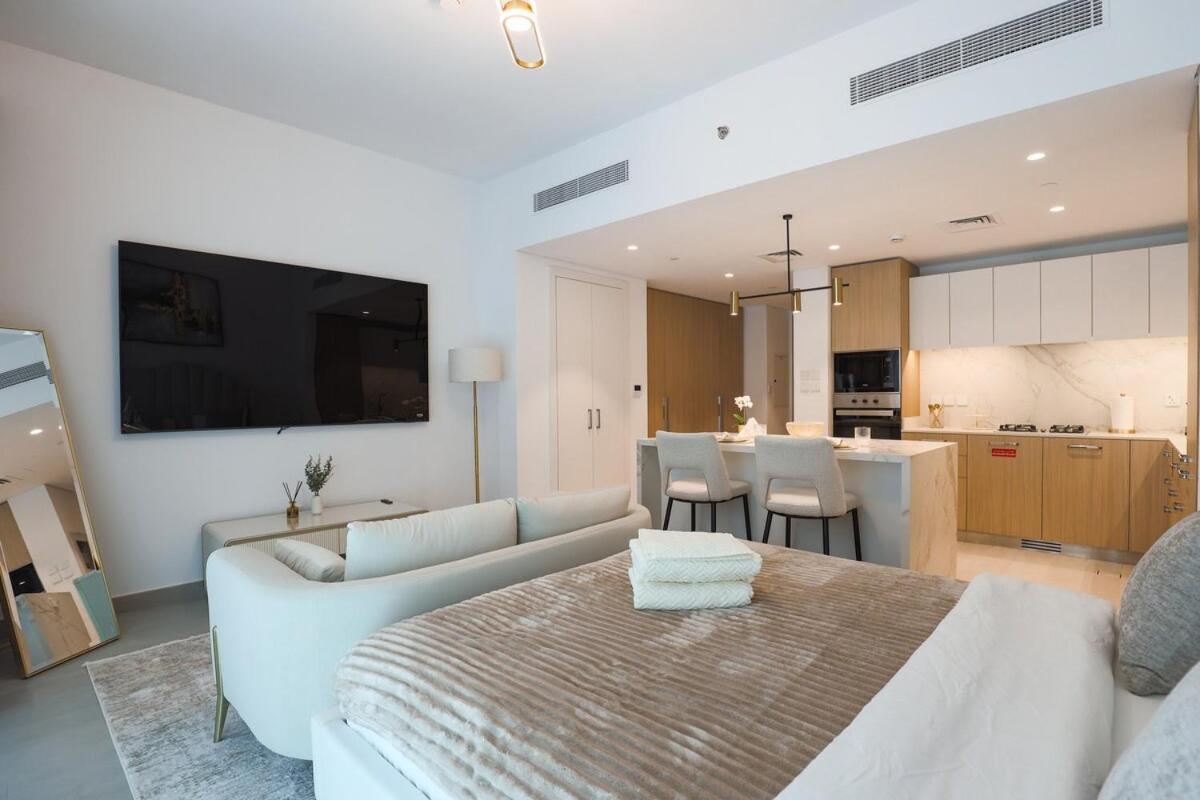 Stylish At Berkeley Place By Ellington