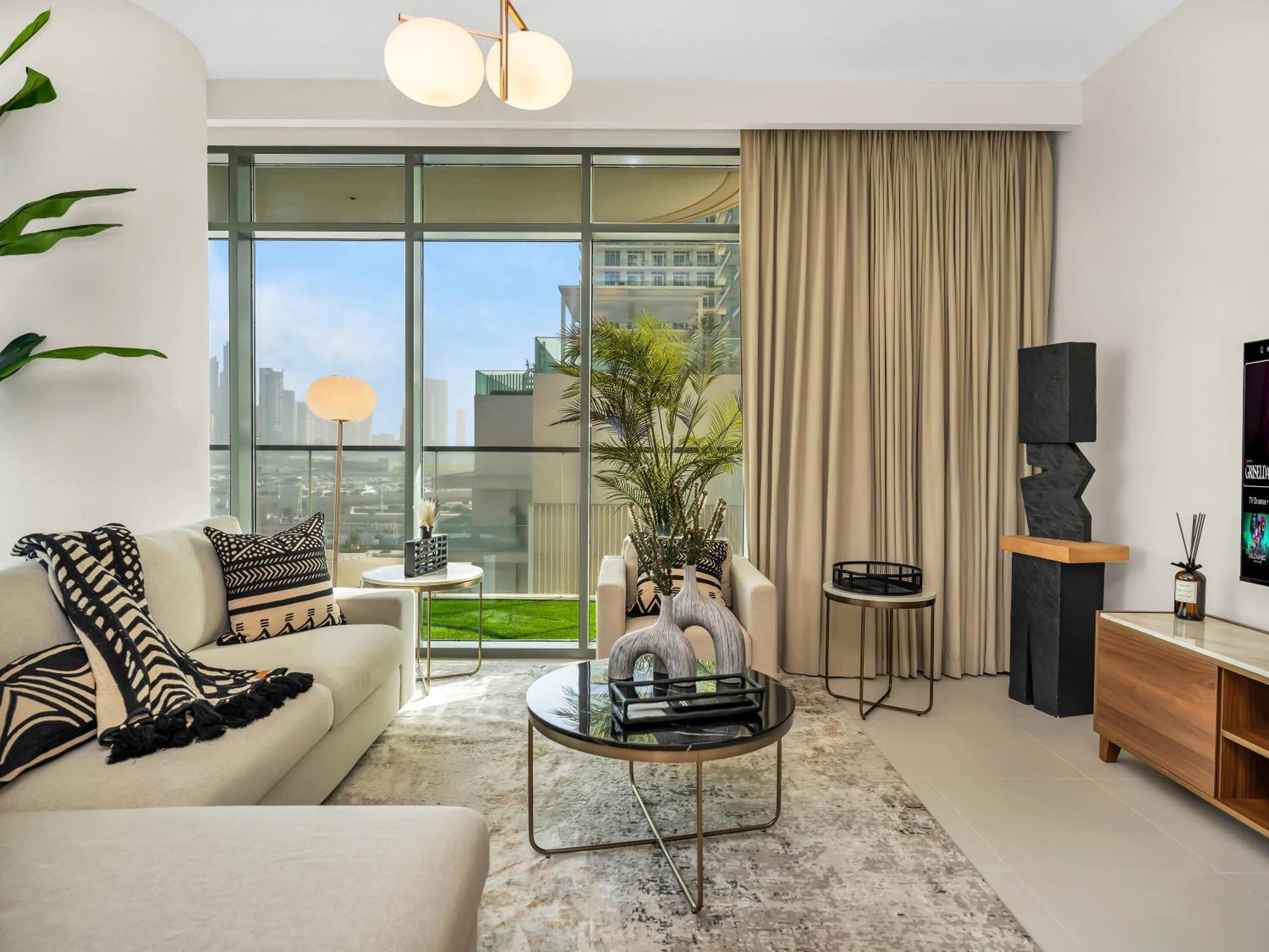 Lux 4 Bed With Views Overlooking Private Dubai