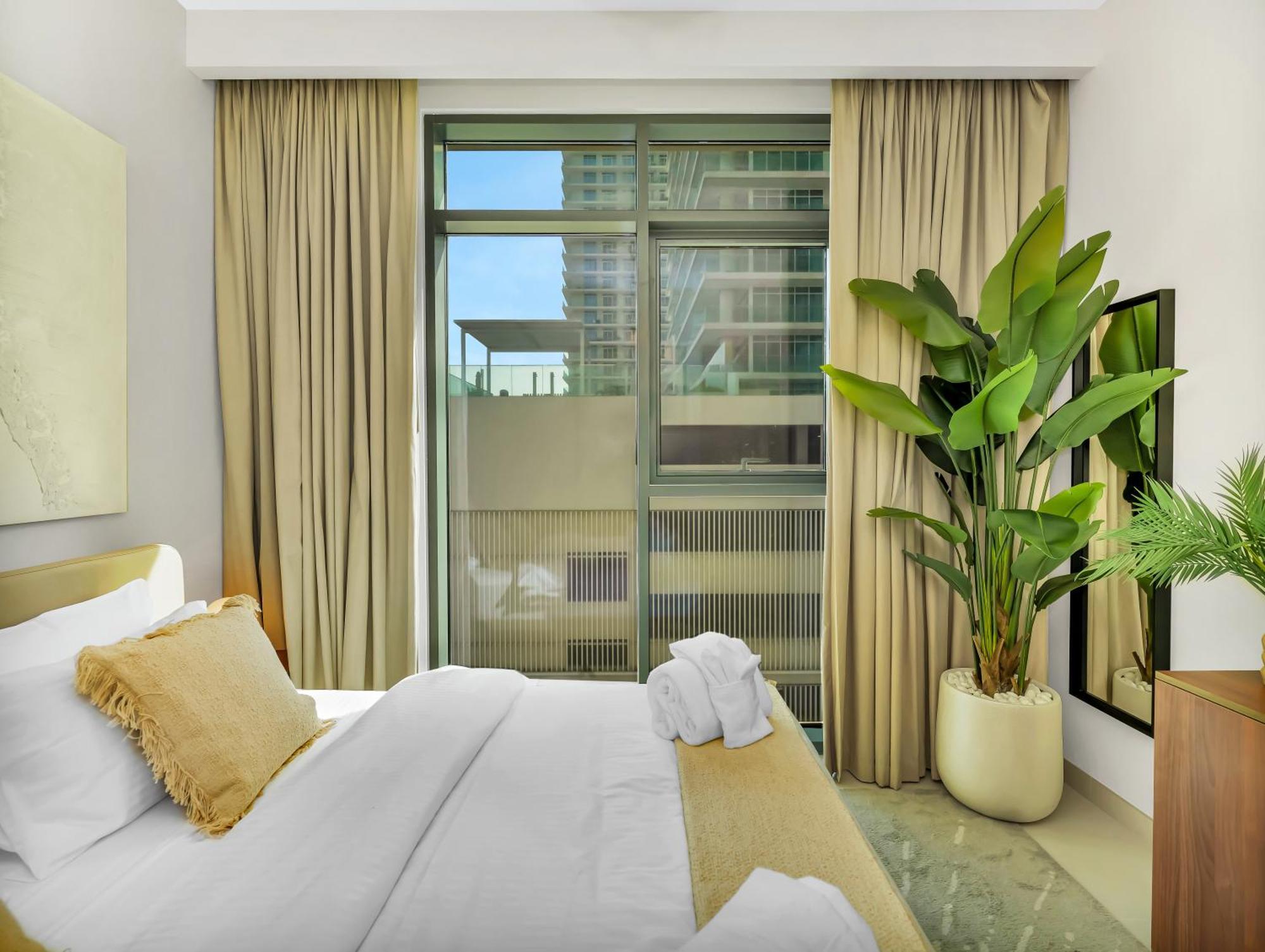 Lux 4 Bed With Views Overlooking Private *