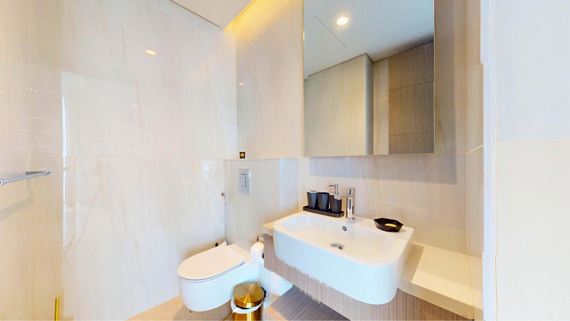 Stylish 1-bedroom In Business Bay - Furnished - Canal & Burj Khalifa Views Apartamento Dubái