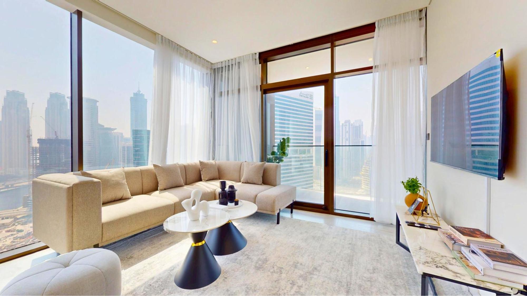 Stylish 1-bedroom In Business Bay - Furnished - Canal & Burj Khalifa Views Dubái