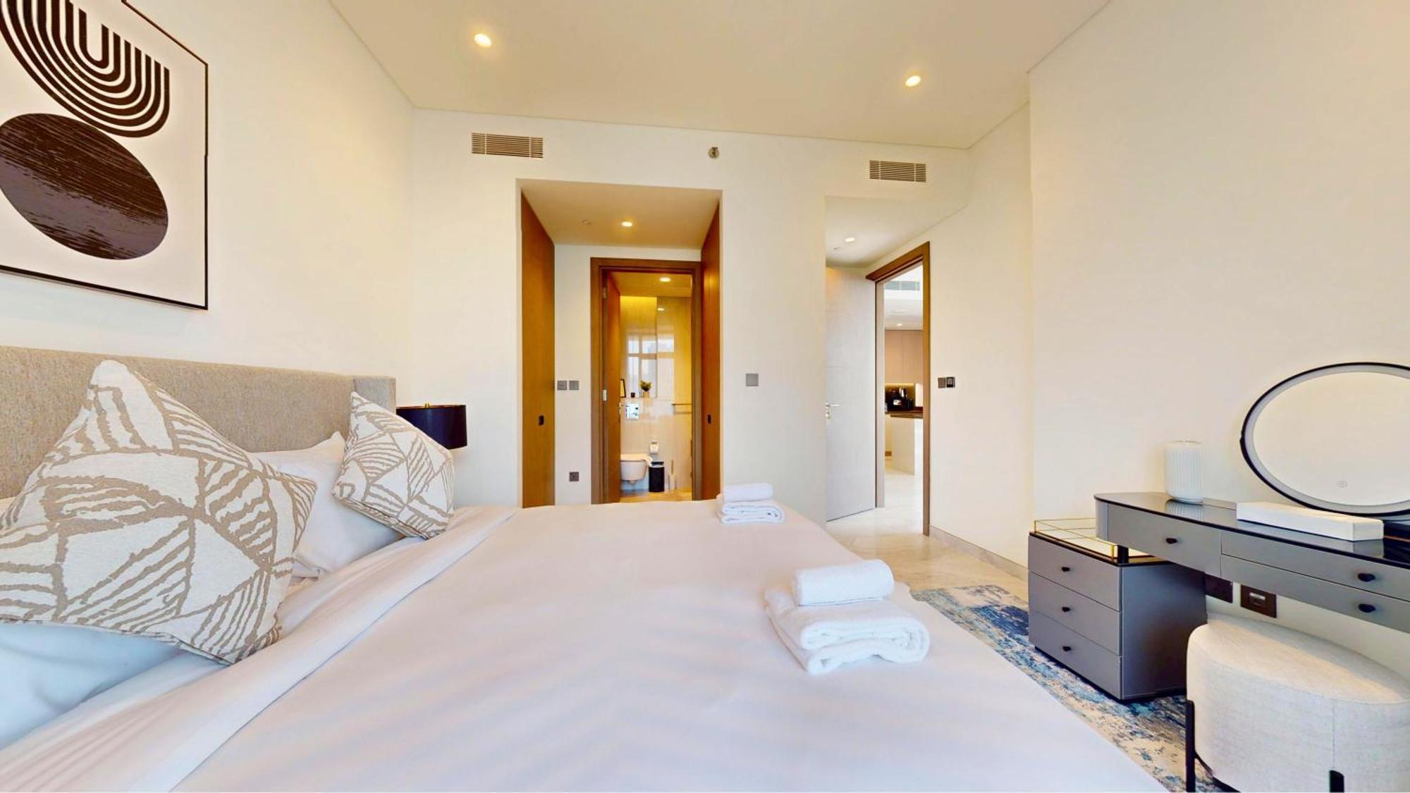 Stylish 1-bedroom In Business Bay - Furnished - Canal & Burj Khalifa Views Dubái